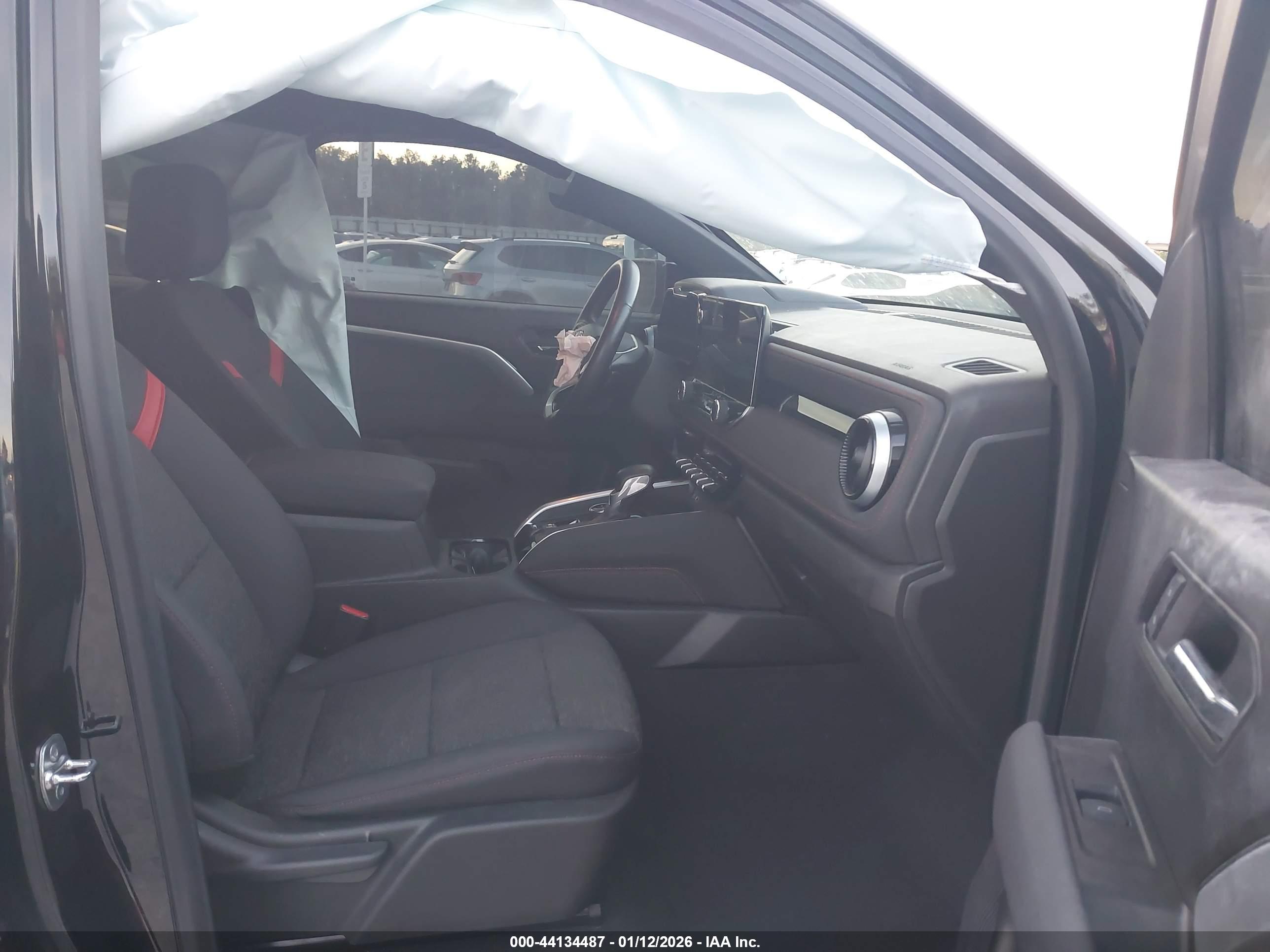 CHEVROLET COLORADO image 5