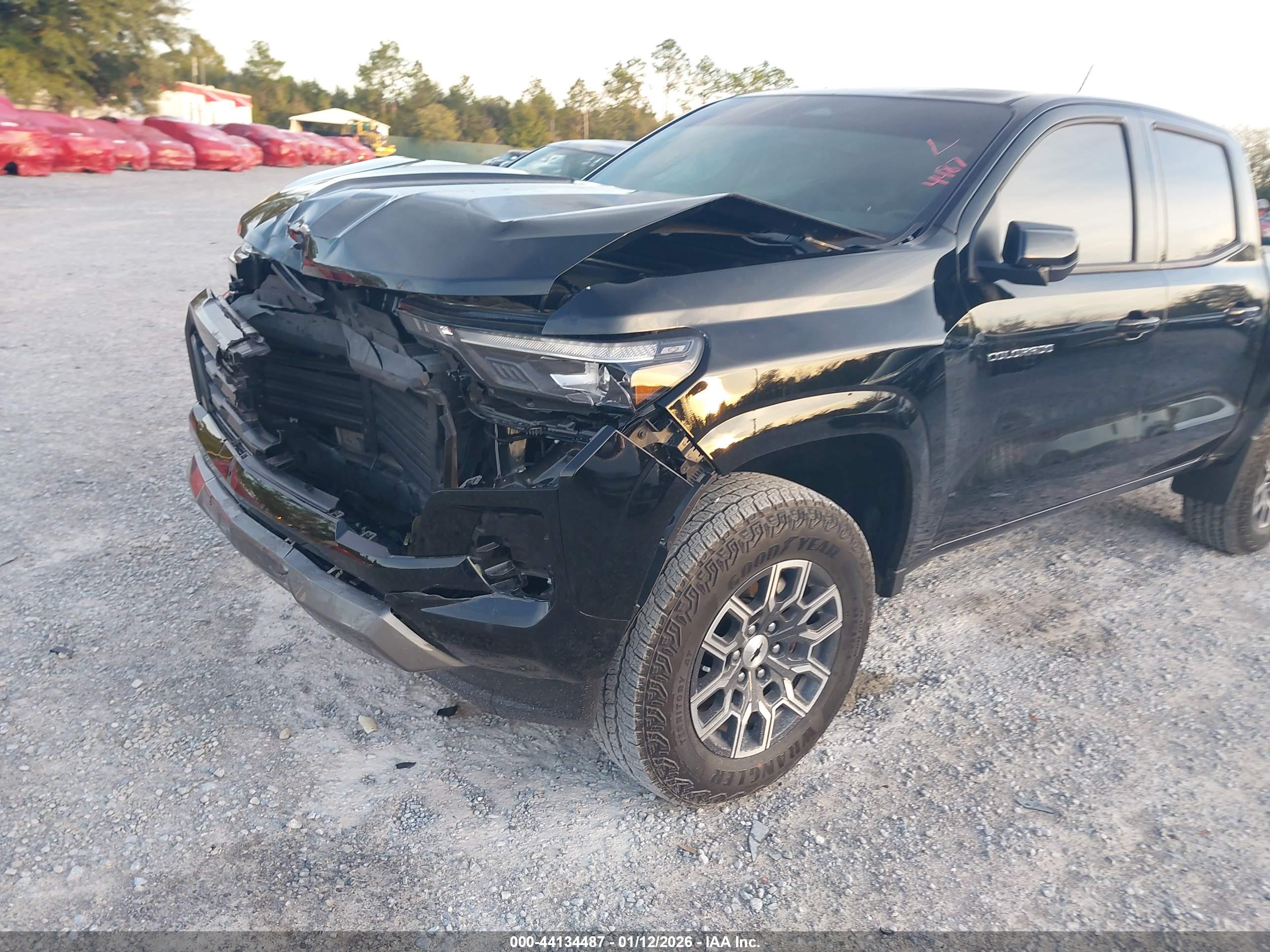 CHEVROLET COLORADO image 6