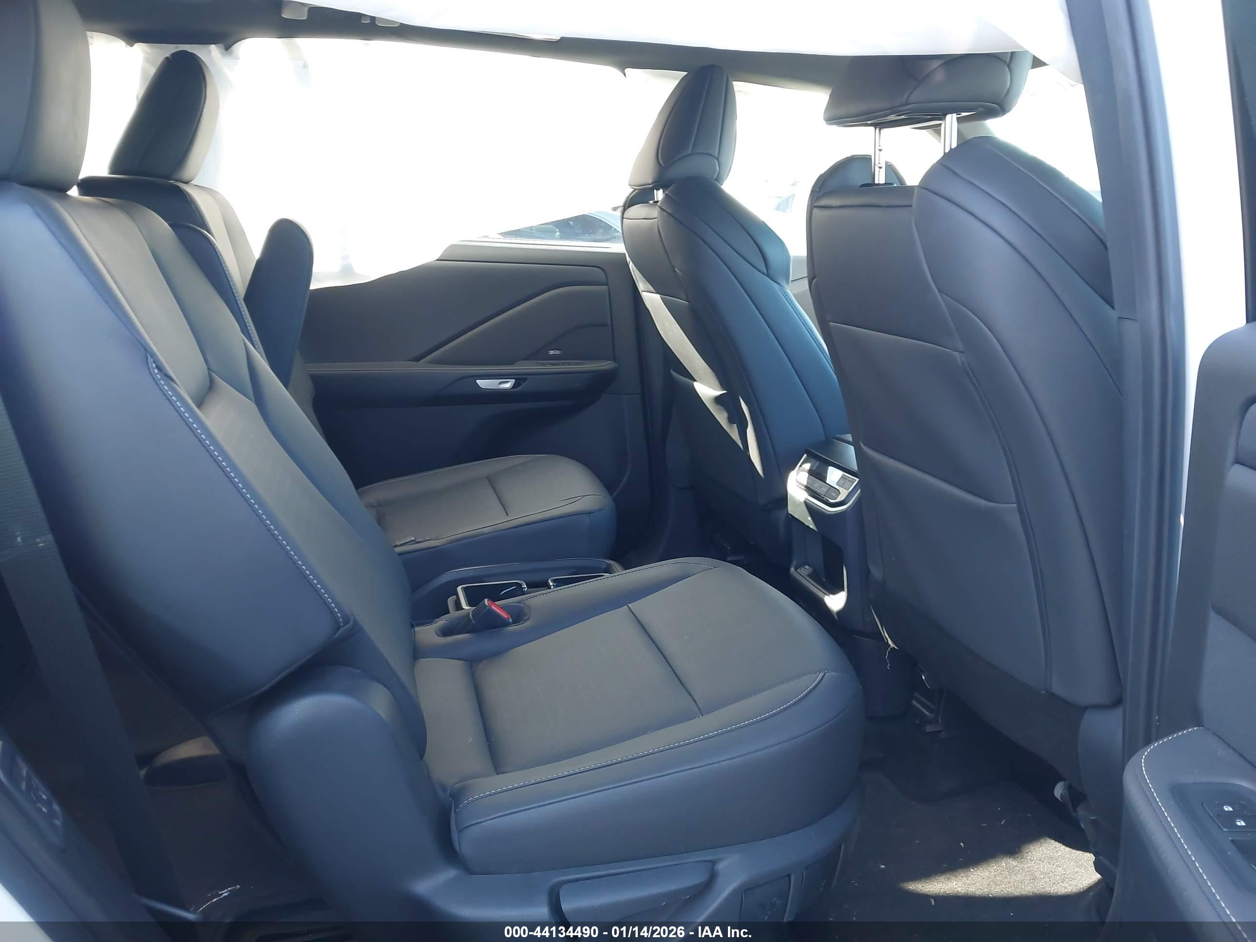 LEXUS TX image 8