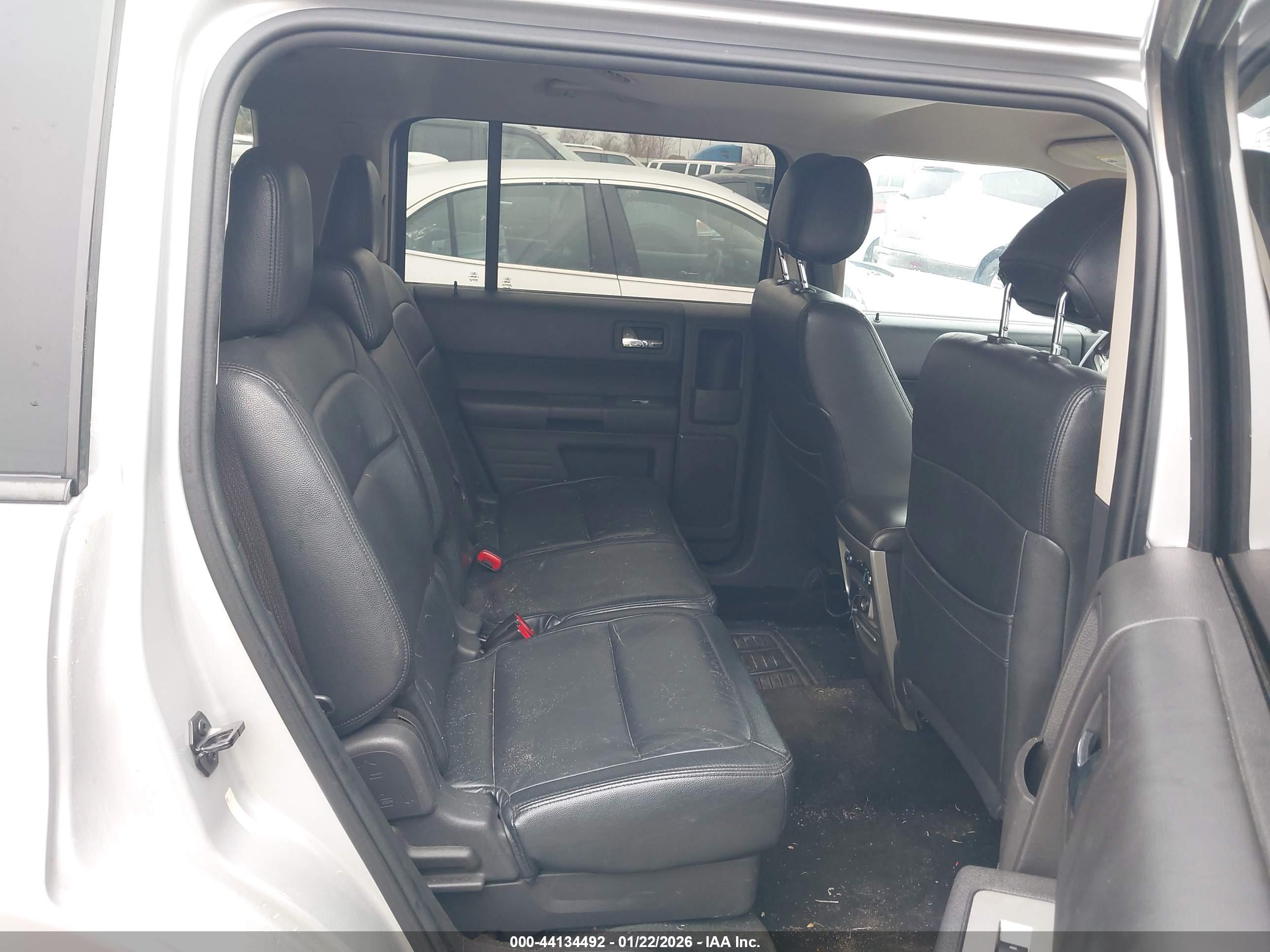 FORD FLEX image 8