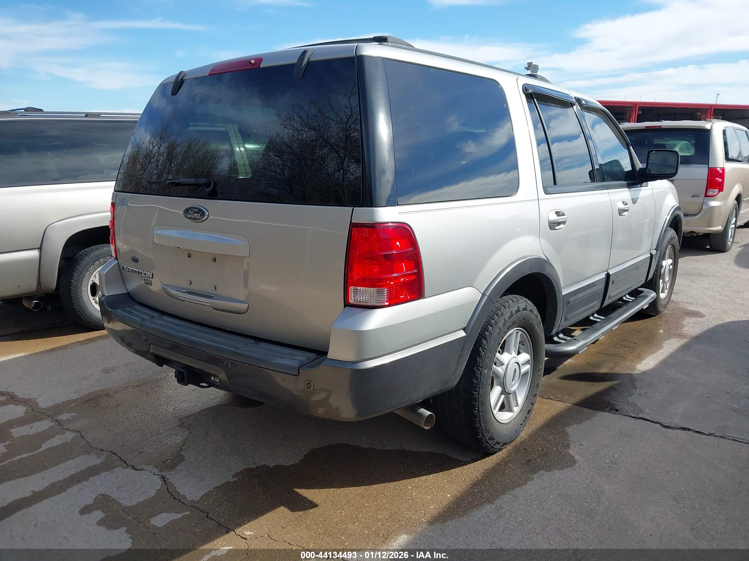 FORD EXPEDITION image 4
