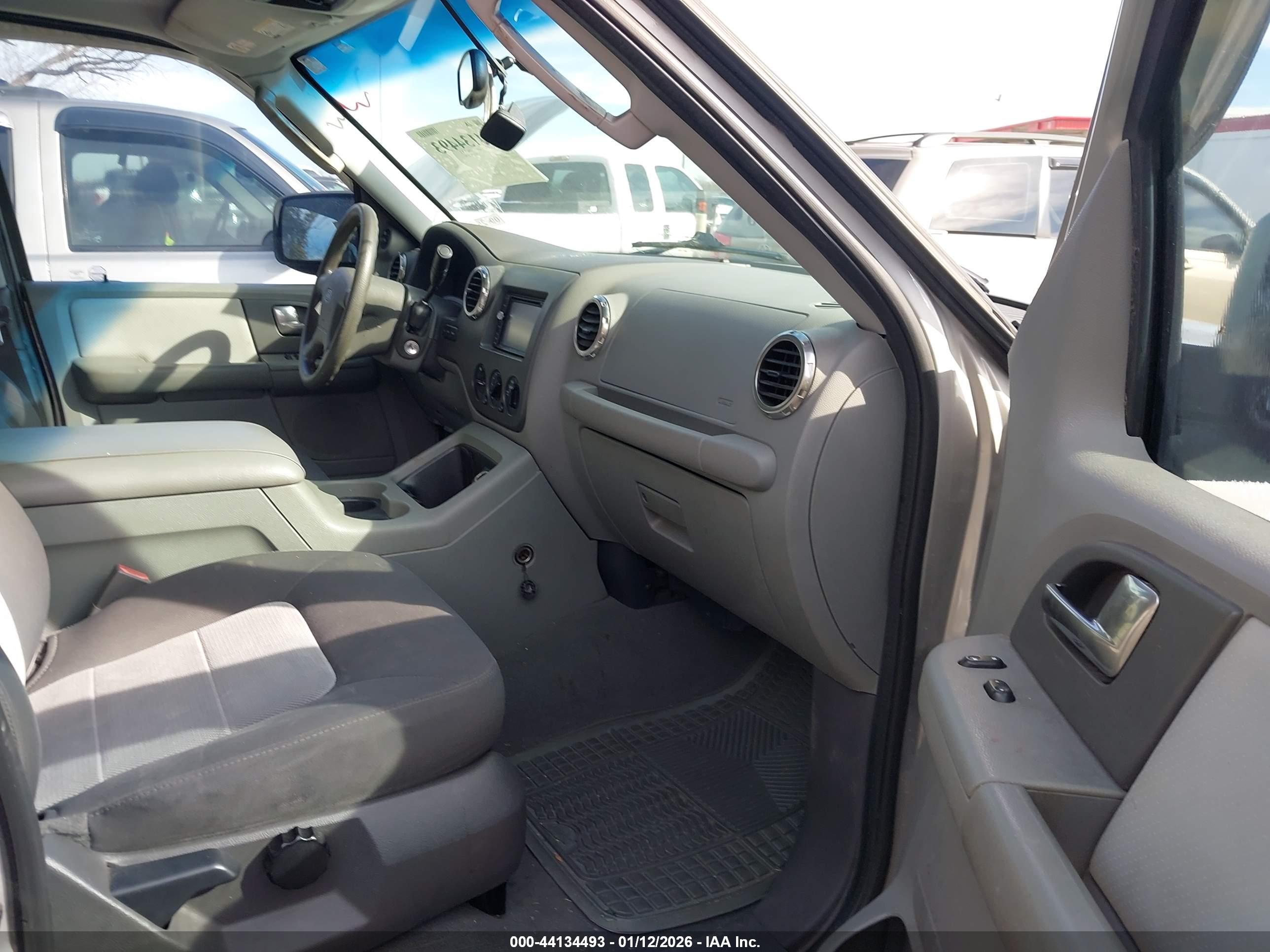 FORD EXPEDITION image 5