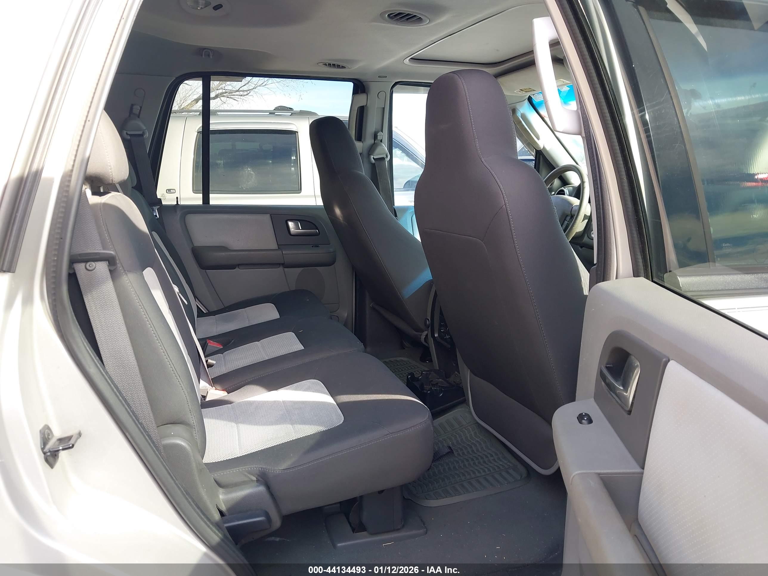 FORD EXPEDITION image 8