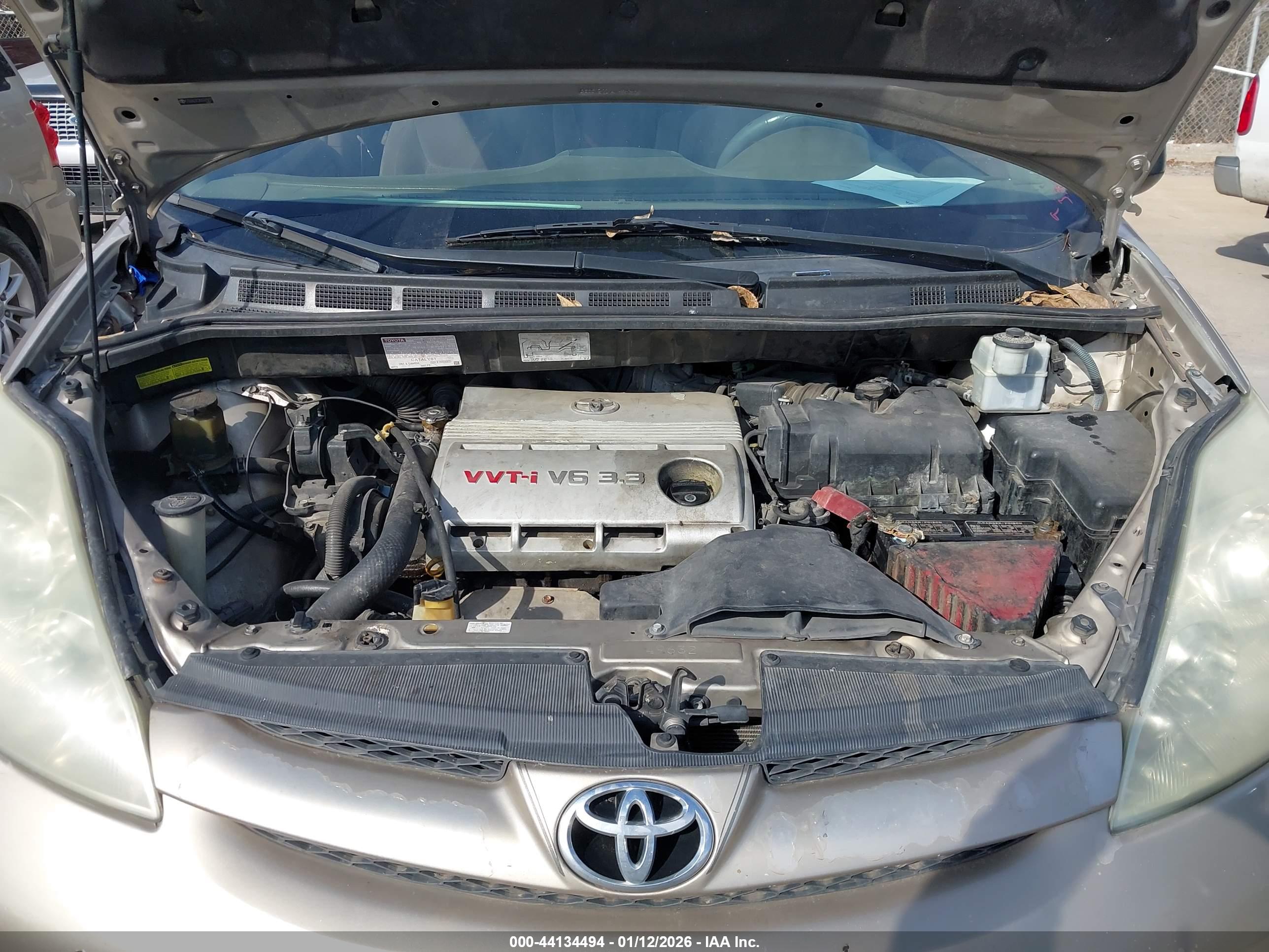 TOYOTA SIENNA image 10