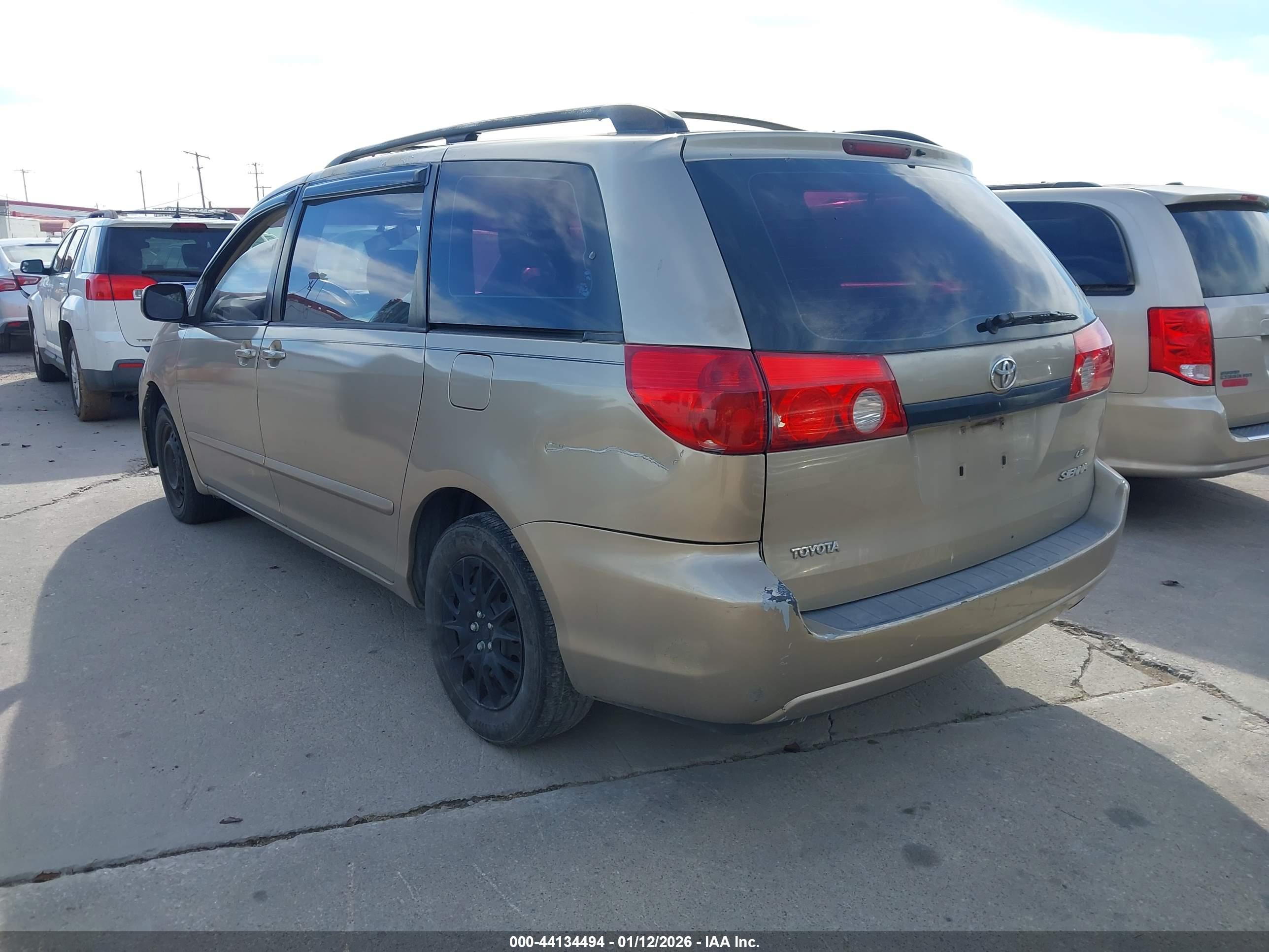 TOYOTA SIENNA image 3