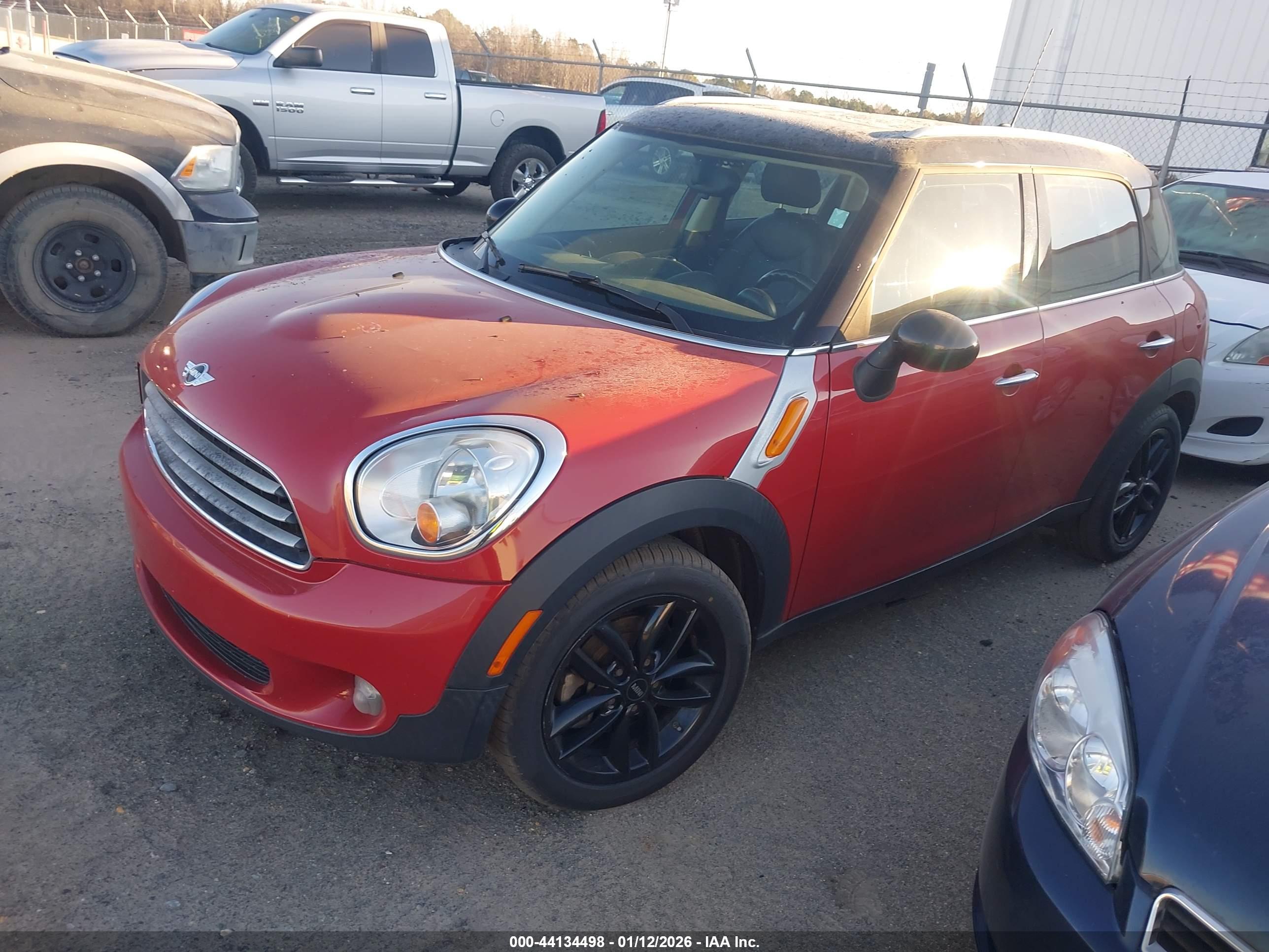 MINI COUNTRYMAN image 2