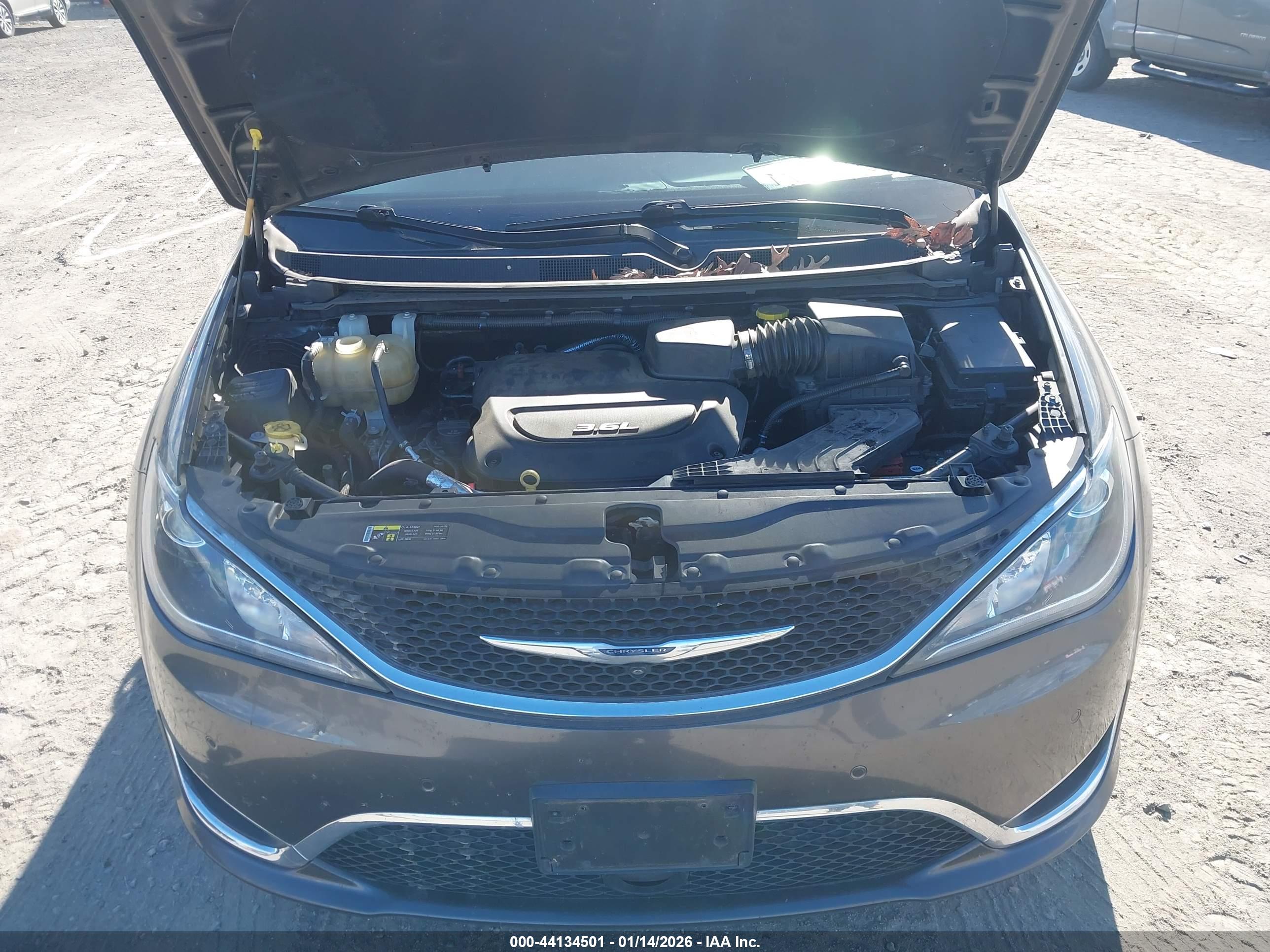 CHRYSLER PACIFICA image 10