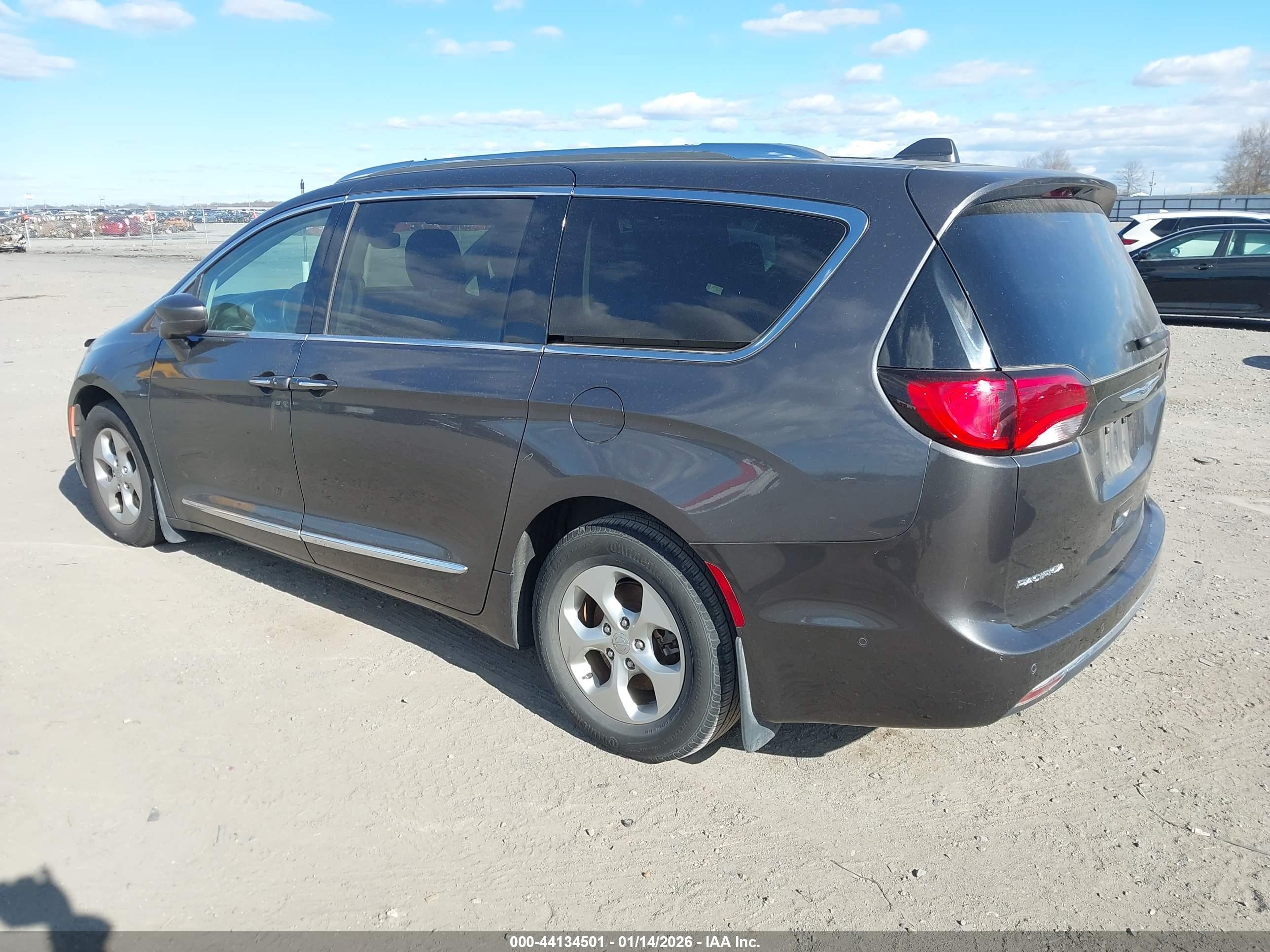 CHRYSLER PACIFICA image 3