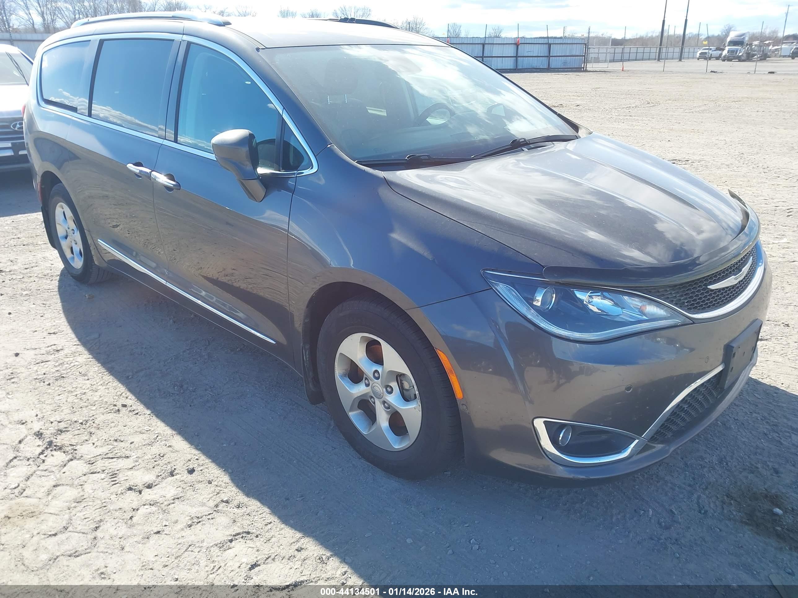 CHRYSLER PACIFICA image 6