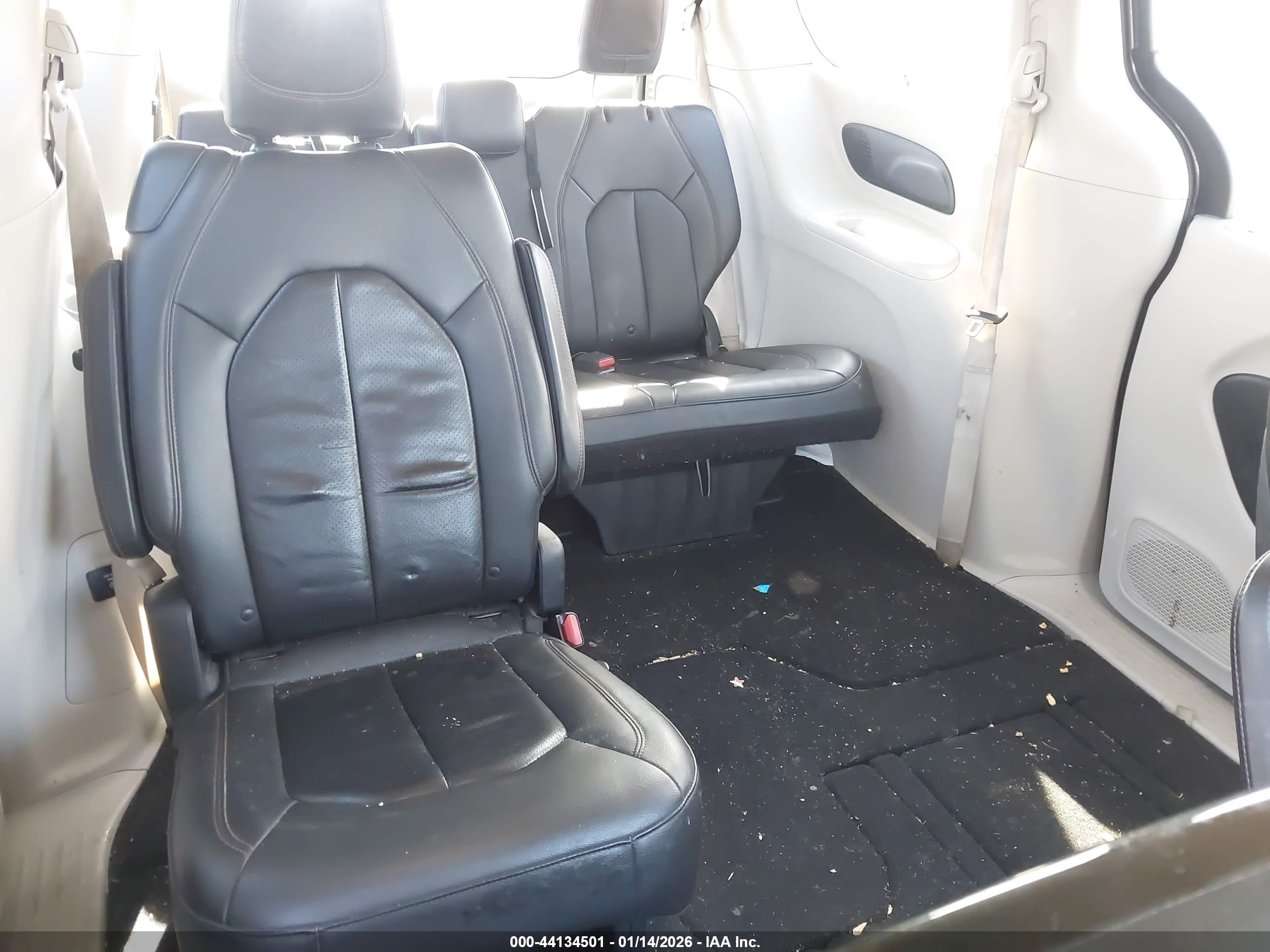 CHRYSLER PACIFICA image 8