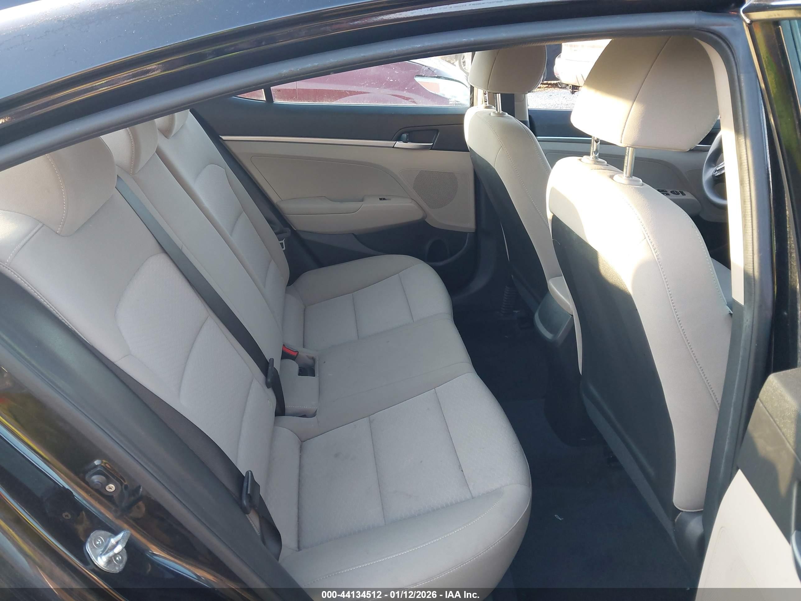 HYUNDAI ELANTRA image 8