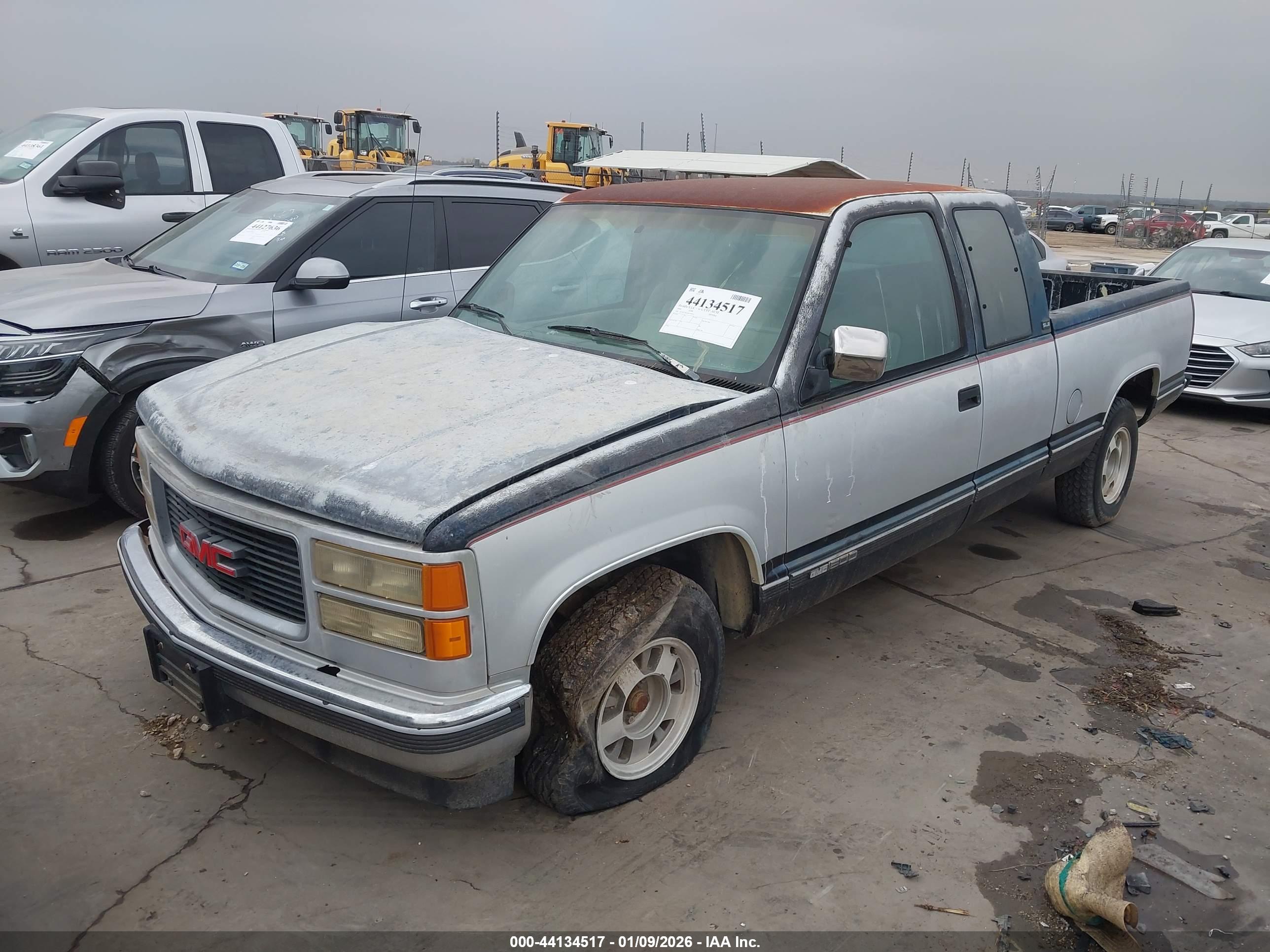 GMC SIERRA image 2