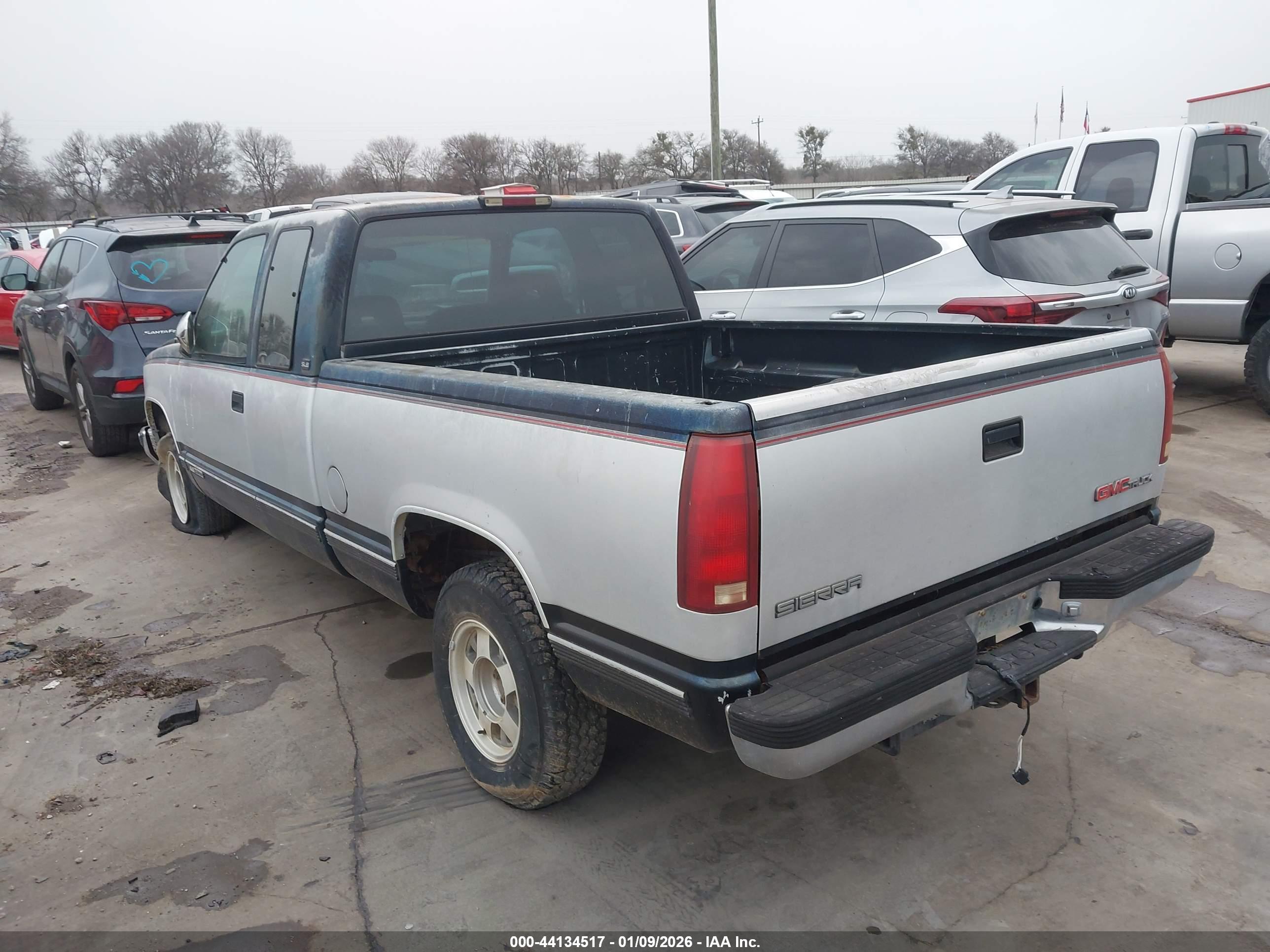 GMC SIERRA image 3
