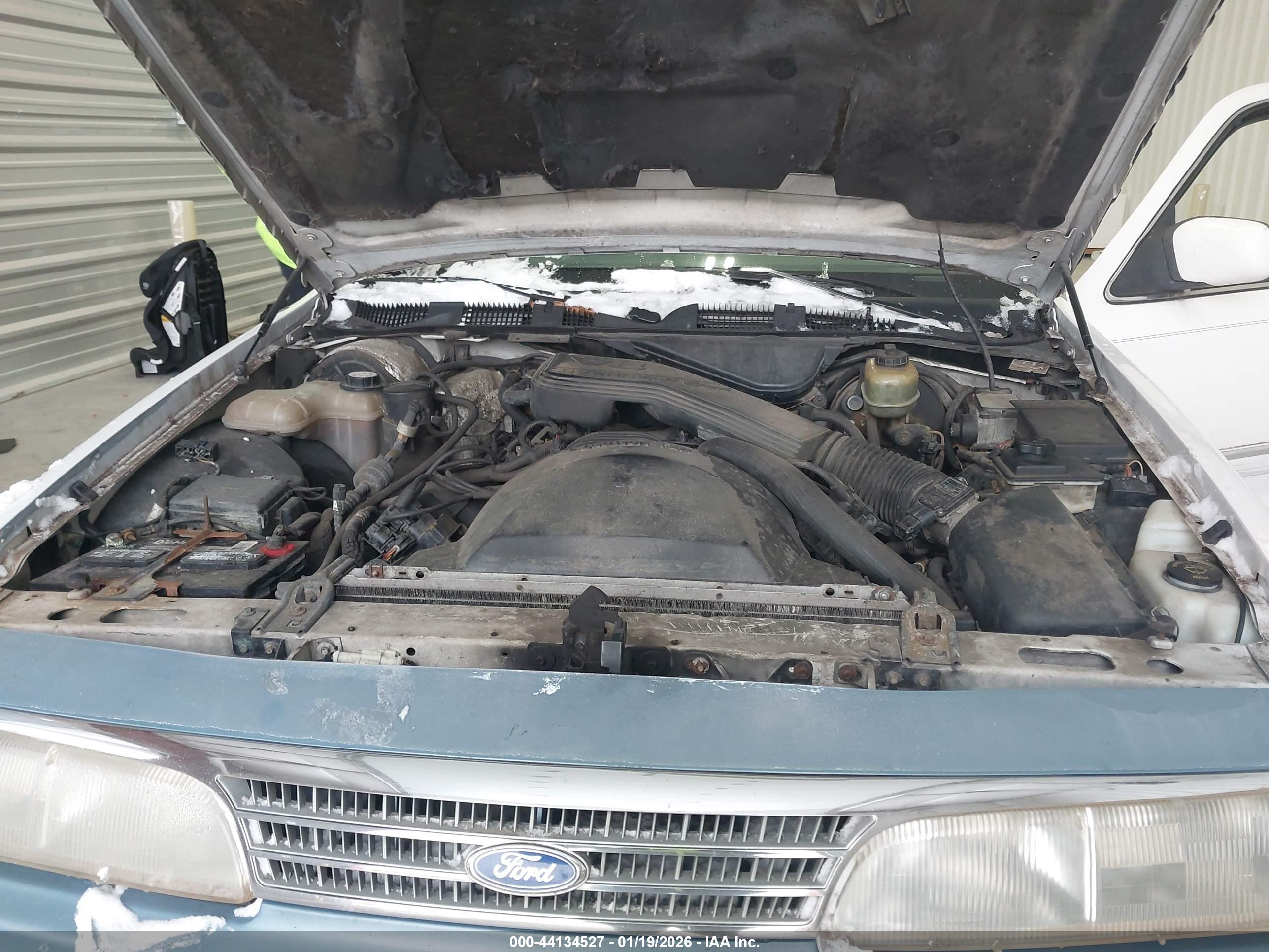 FORD CROWN image 10