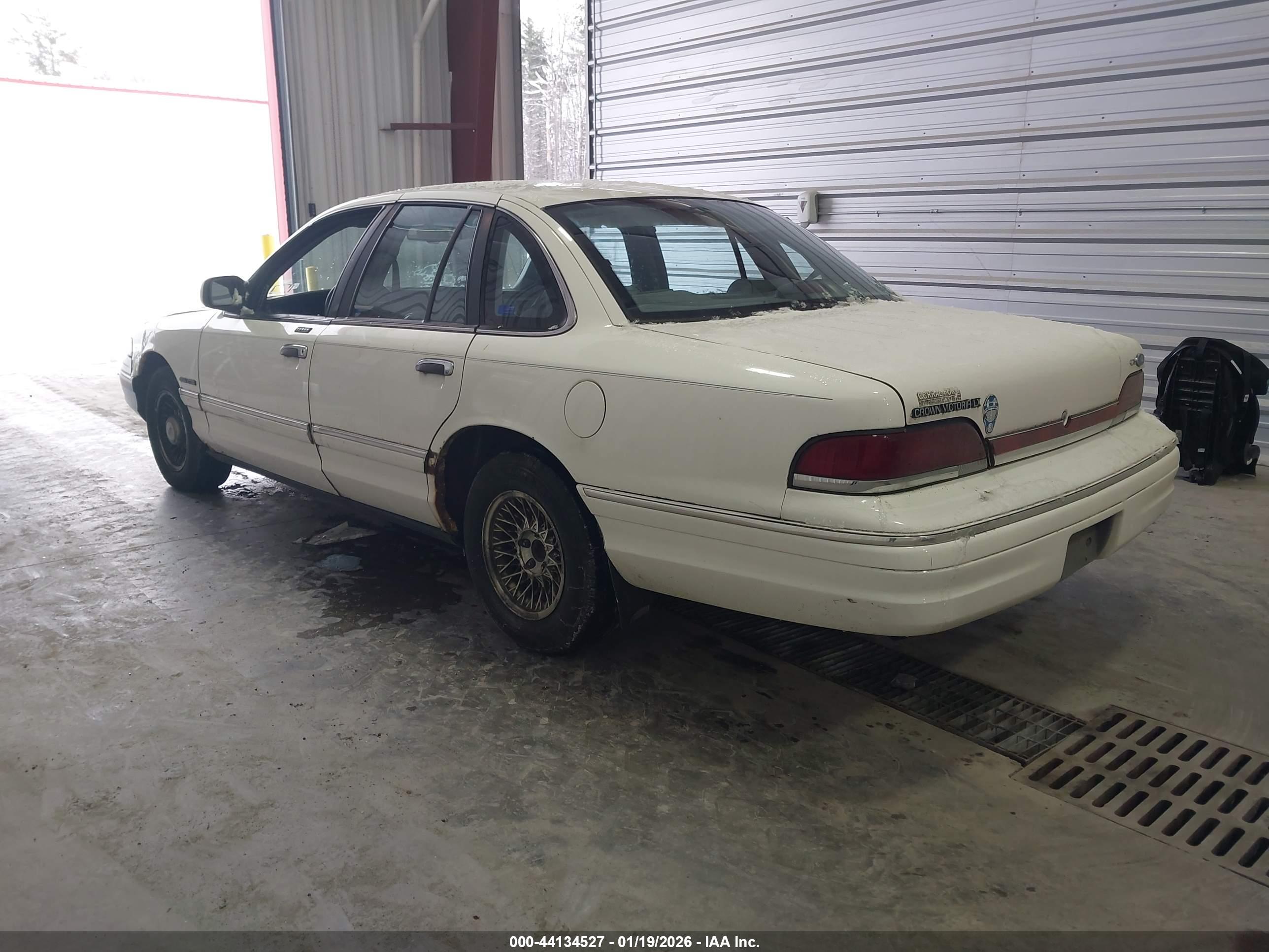 FORD CROWN image 3