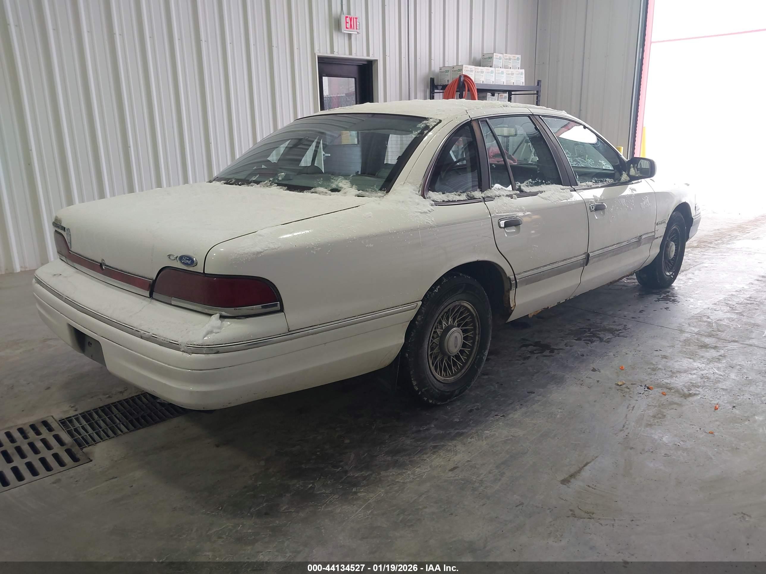 FORD CROWN image 4