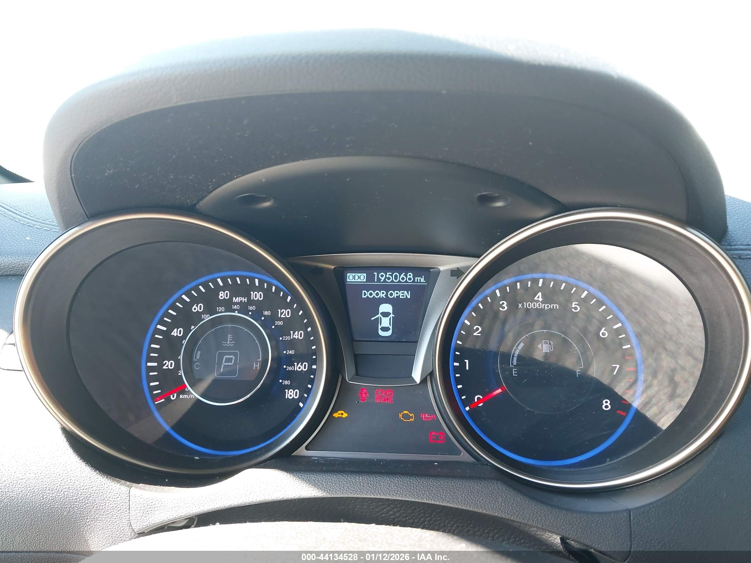 HYUNDAI GENESIS image 7