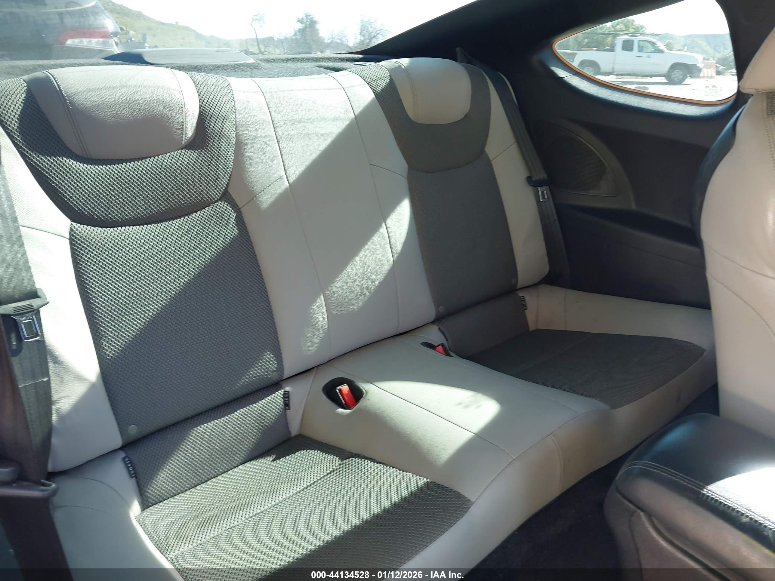 HYUNDAI GENESIS image 8