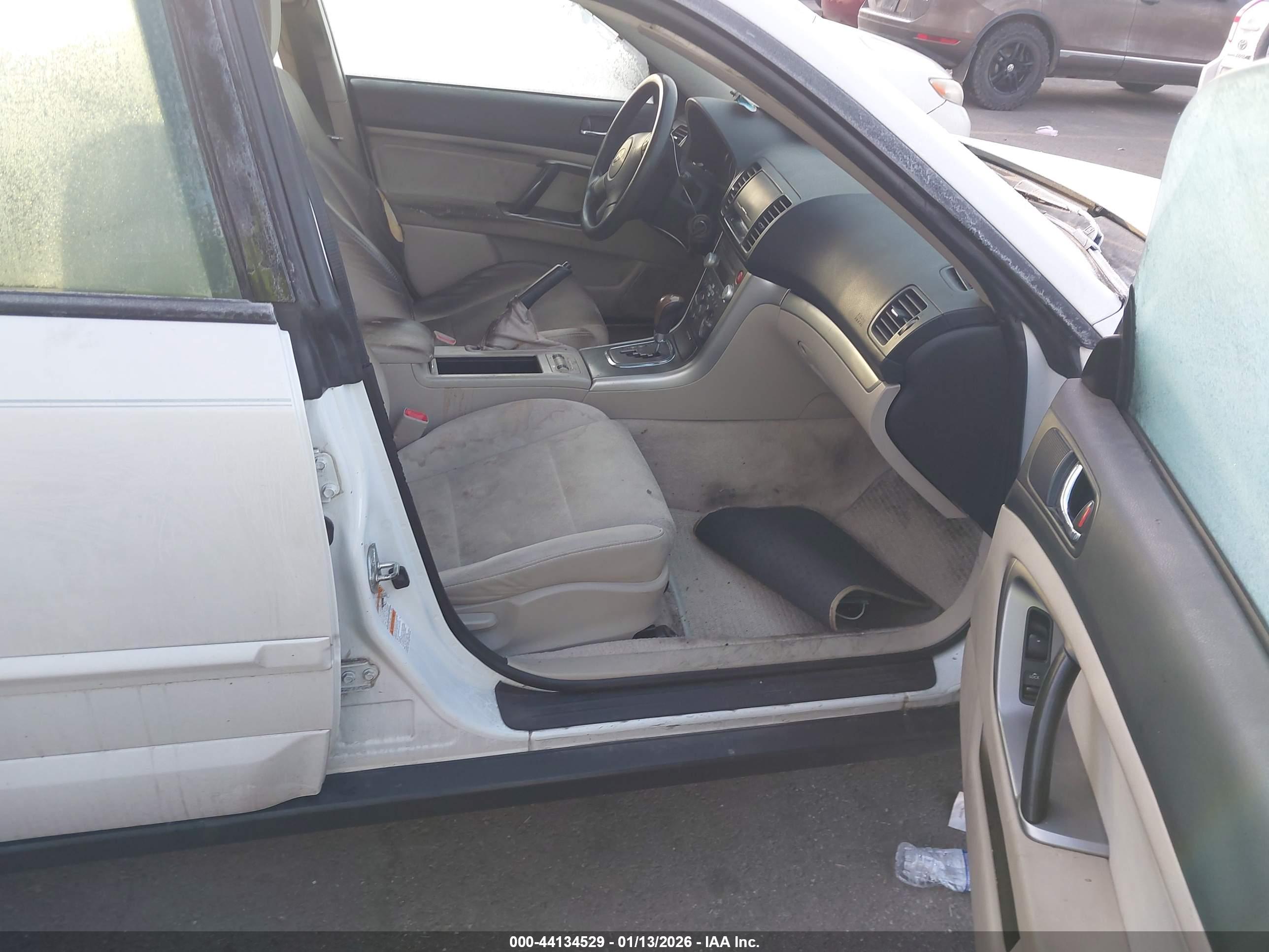 SUBARU OUTBACK image 5