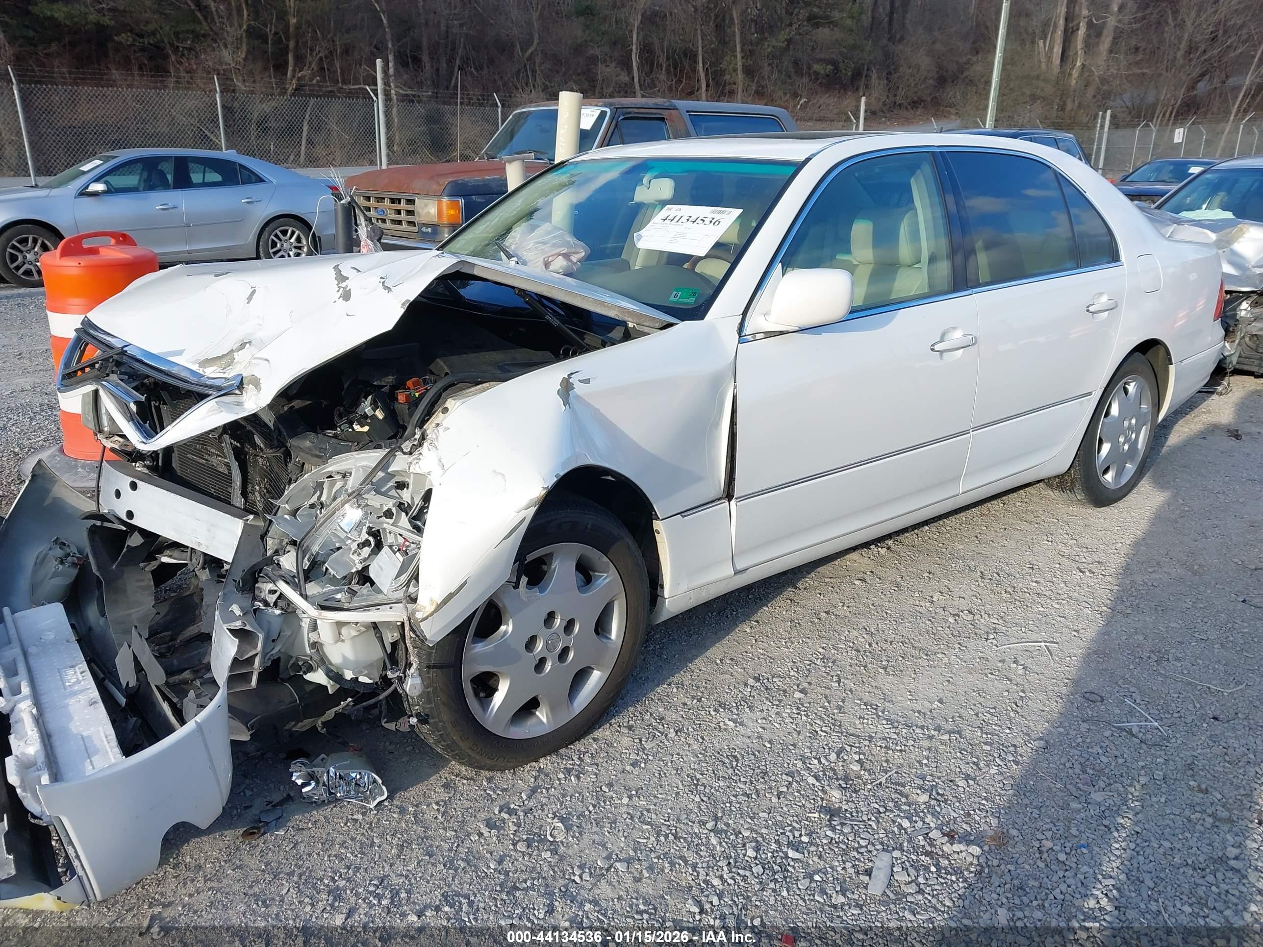 LEXUS LS image 2