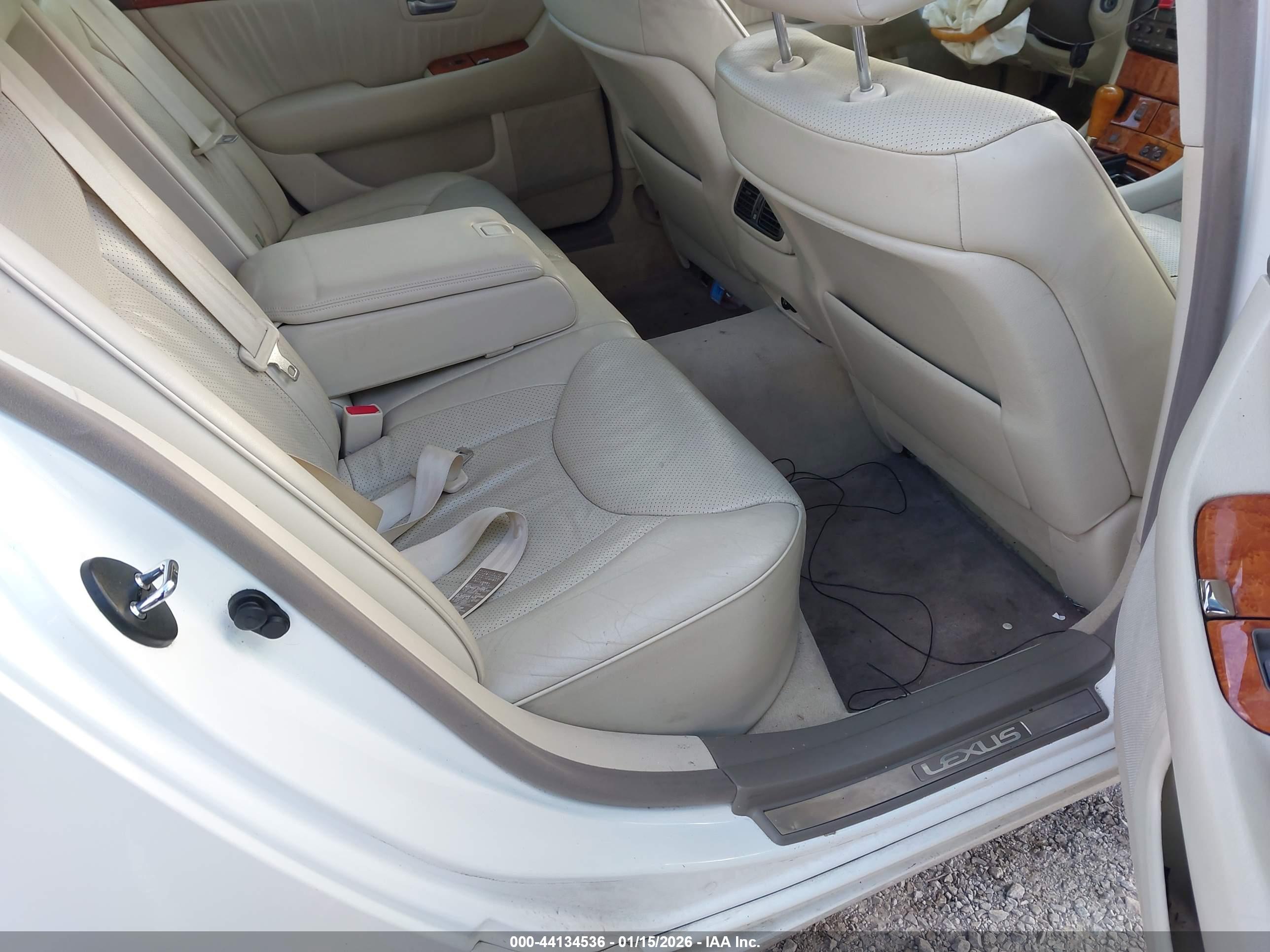 LEXUS LS image 8