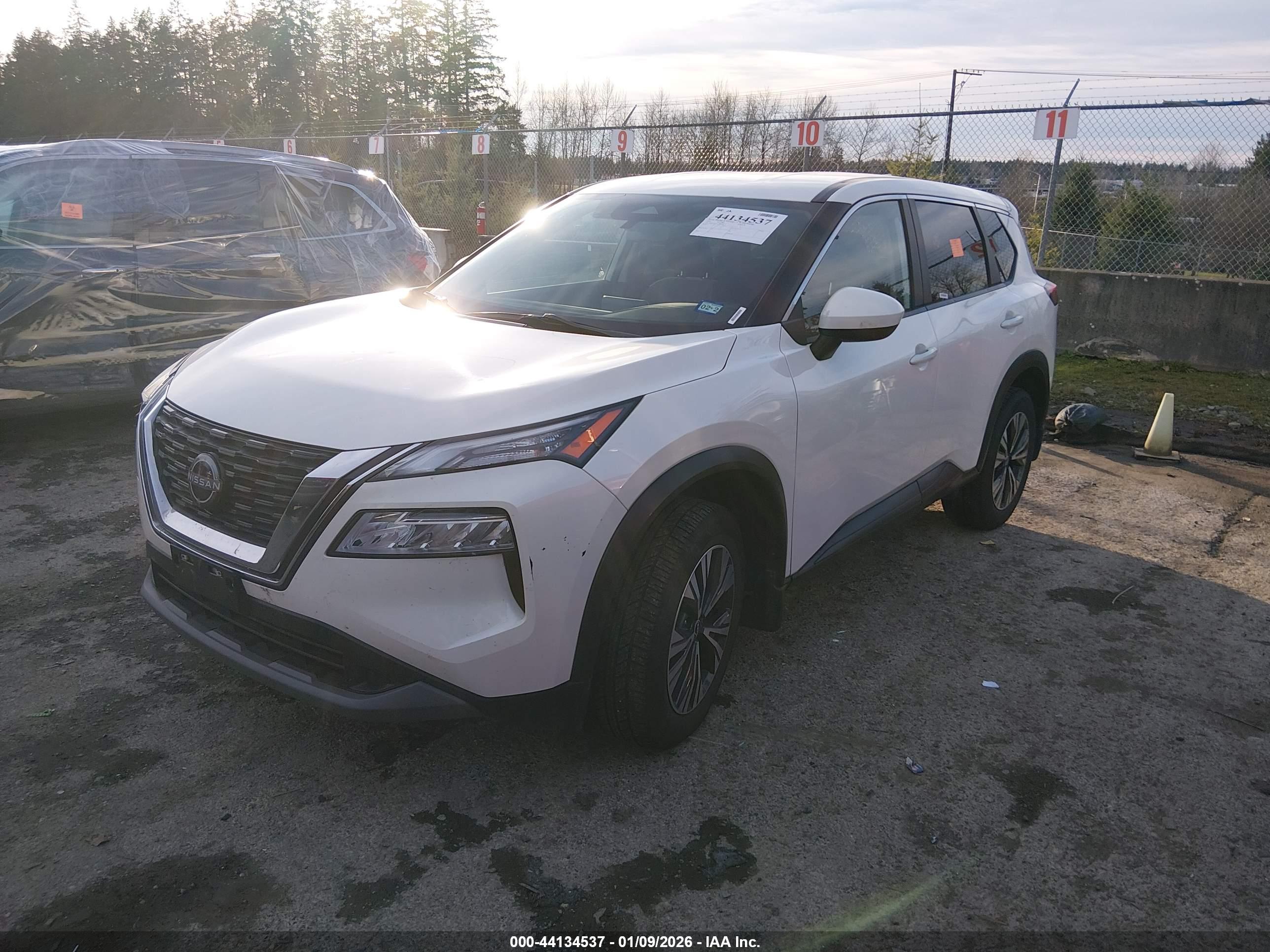NISSAN ROGUE image 2