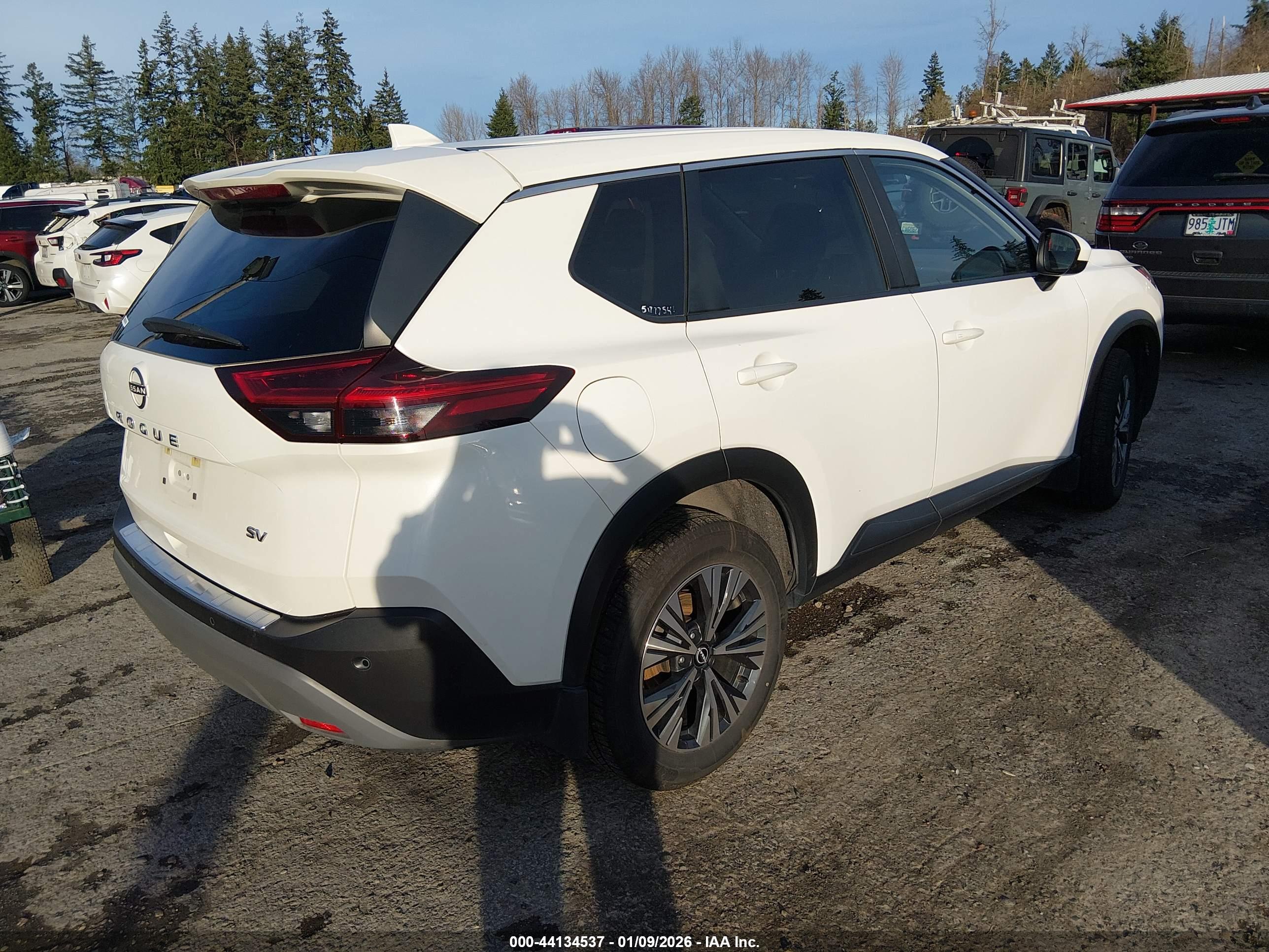 NISSAN ROGUE image 4