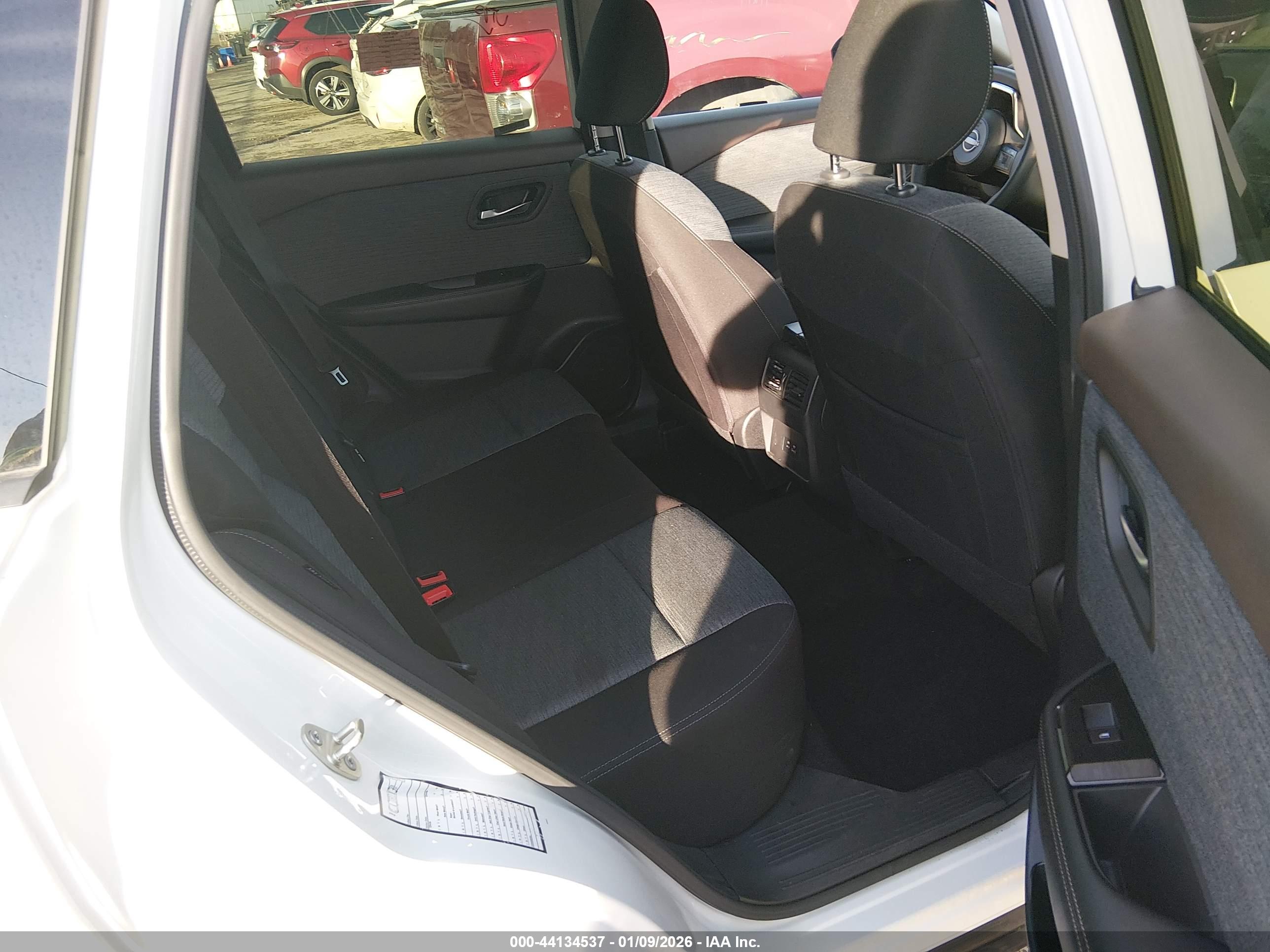 NISSAN ROGUE image 8