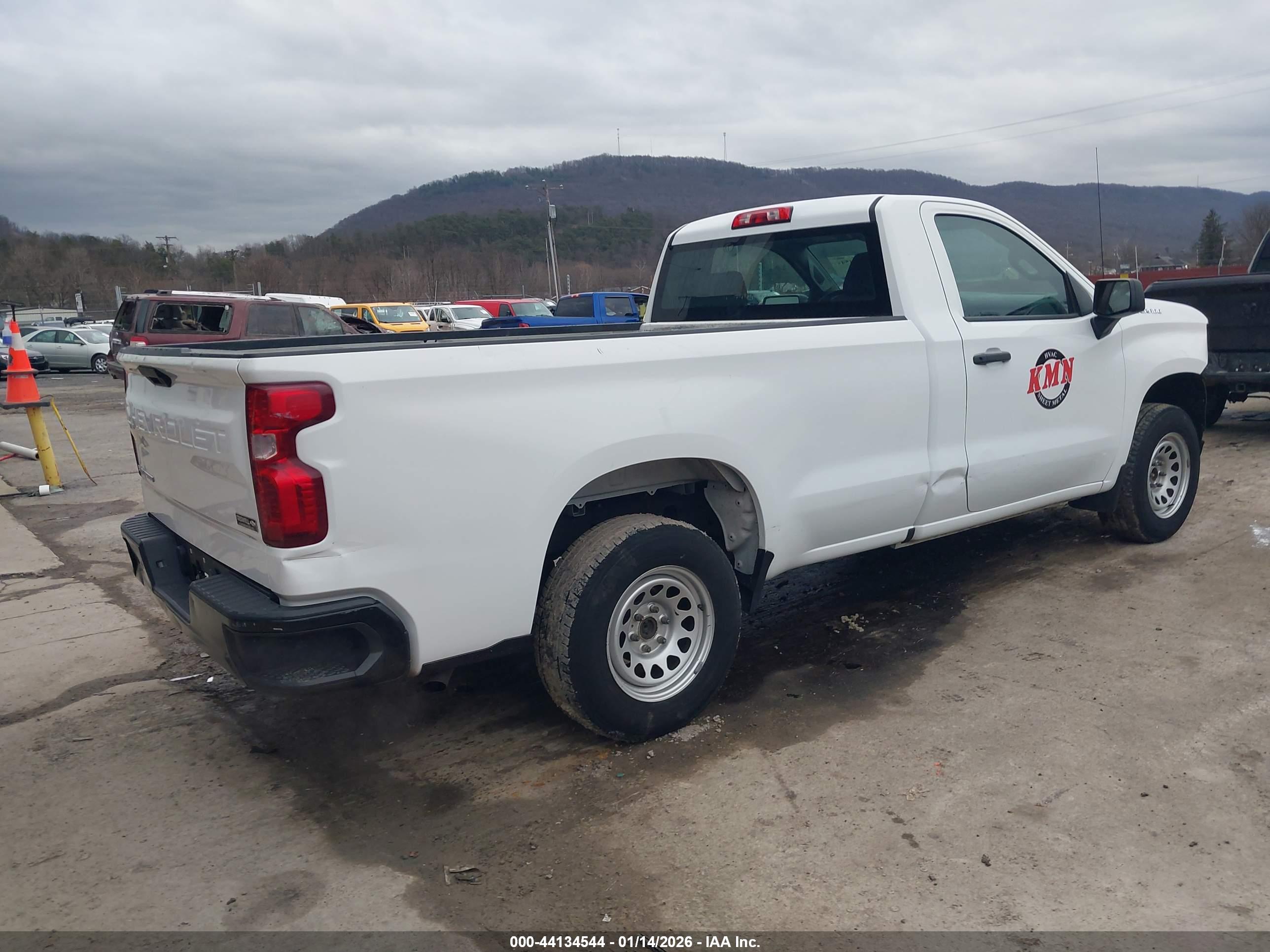 CHEVROLET SILVERADO image 4