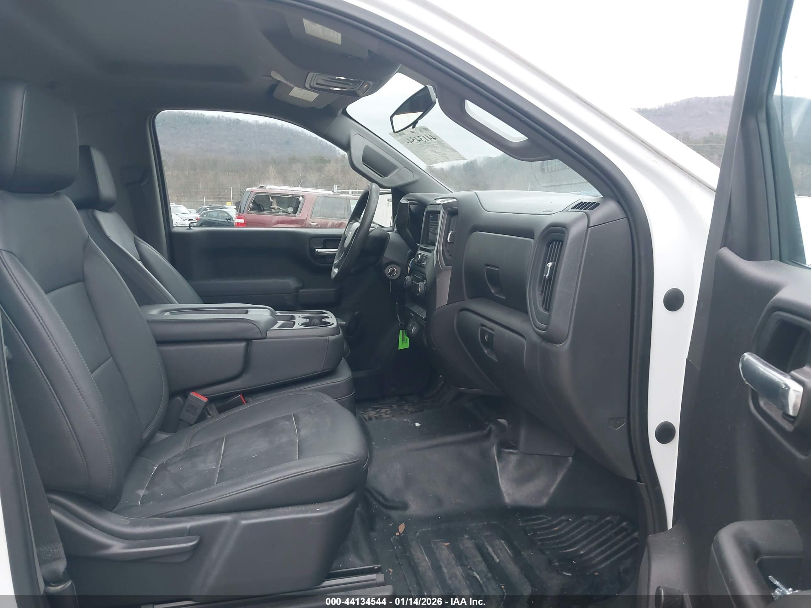 CHEVROLET SILVERADO image 5