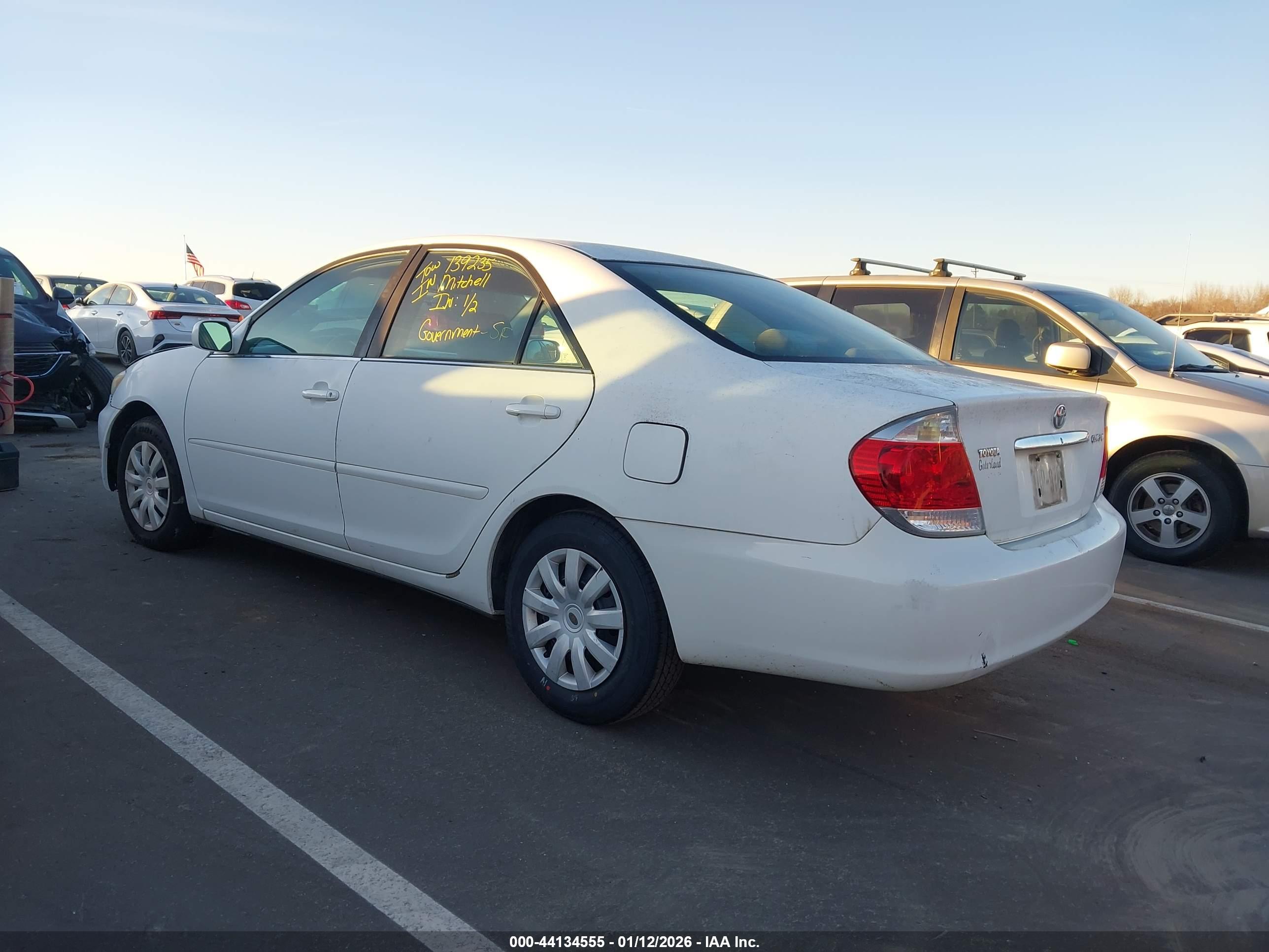 TOYOTA CAMRY image 3