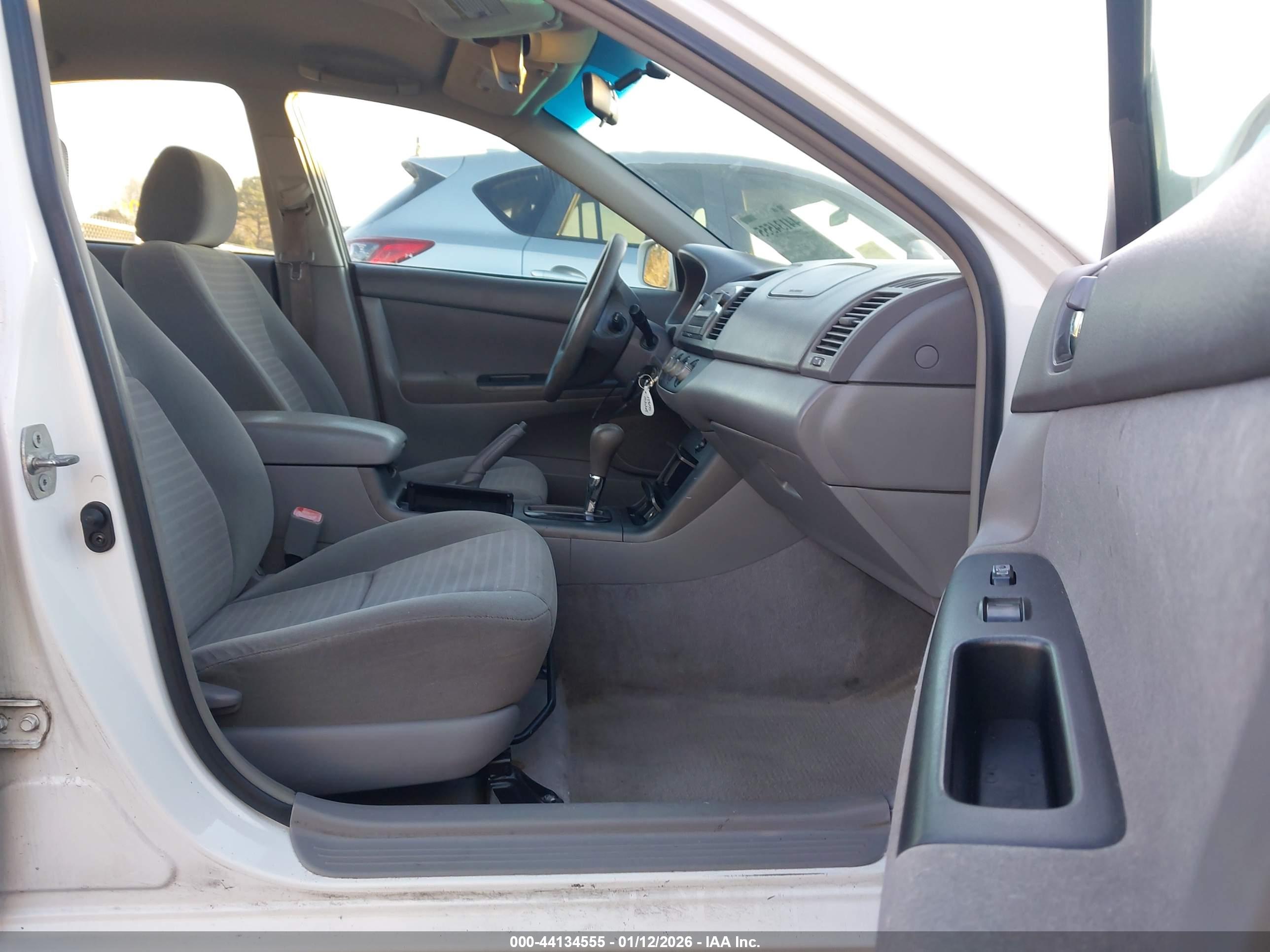 TOYOTA CAMRY image 5