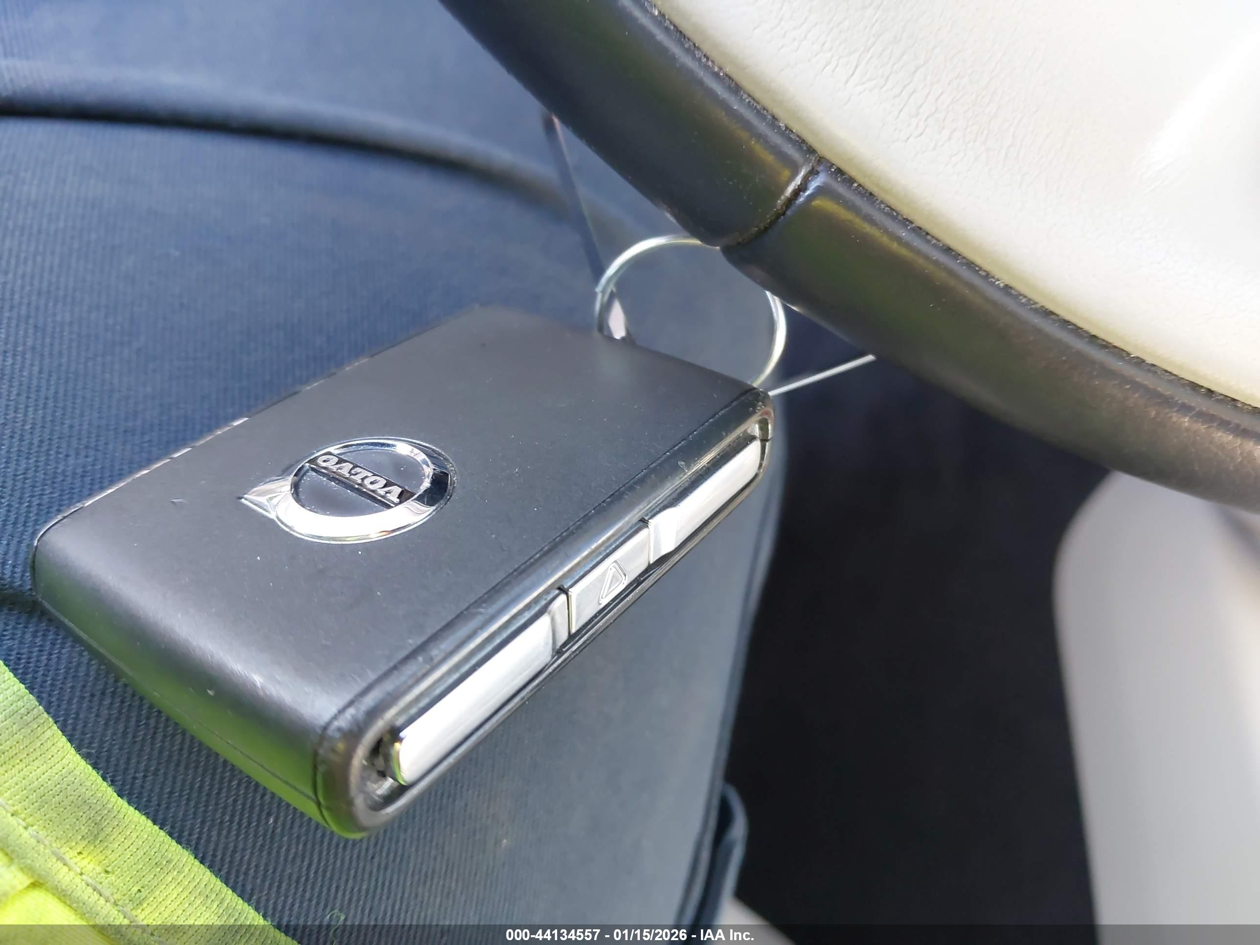VOLVO XC60 image 11