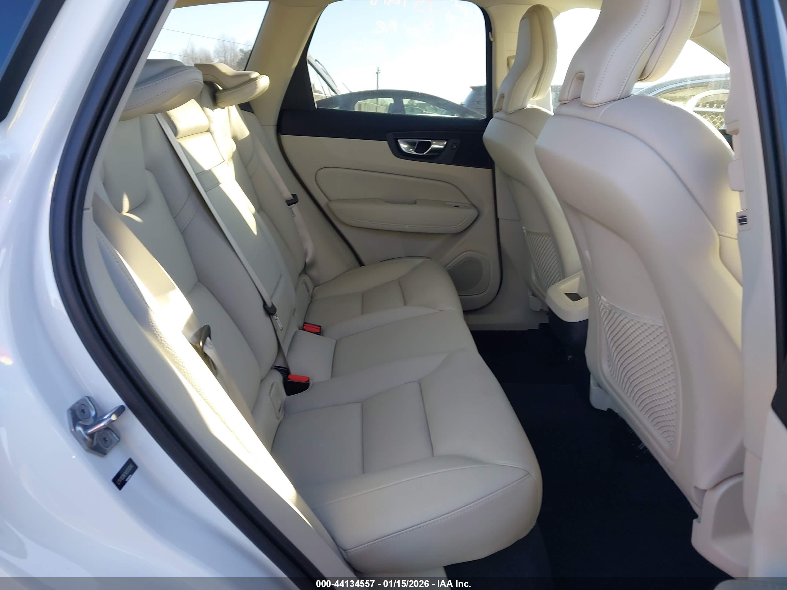 VOLVO XC60 image 8