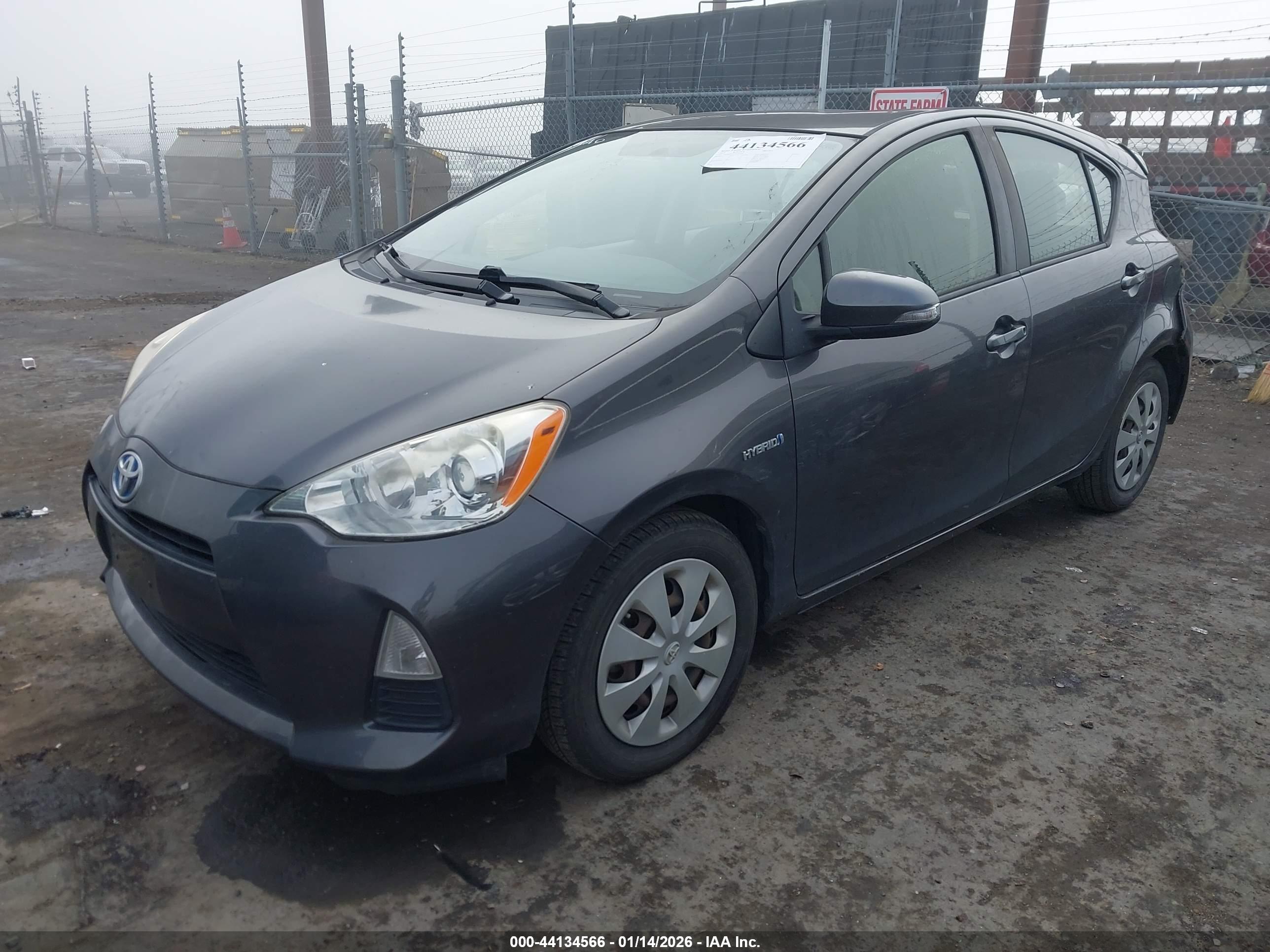 TOYOTA PRIUS image 2