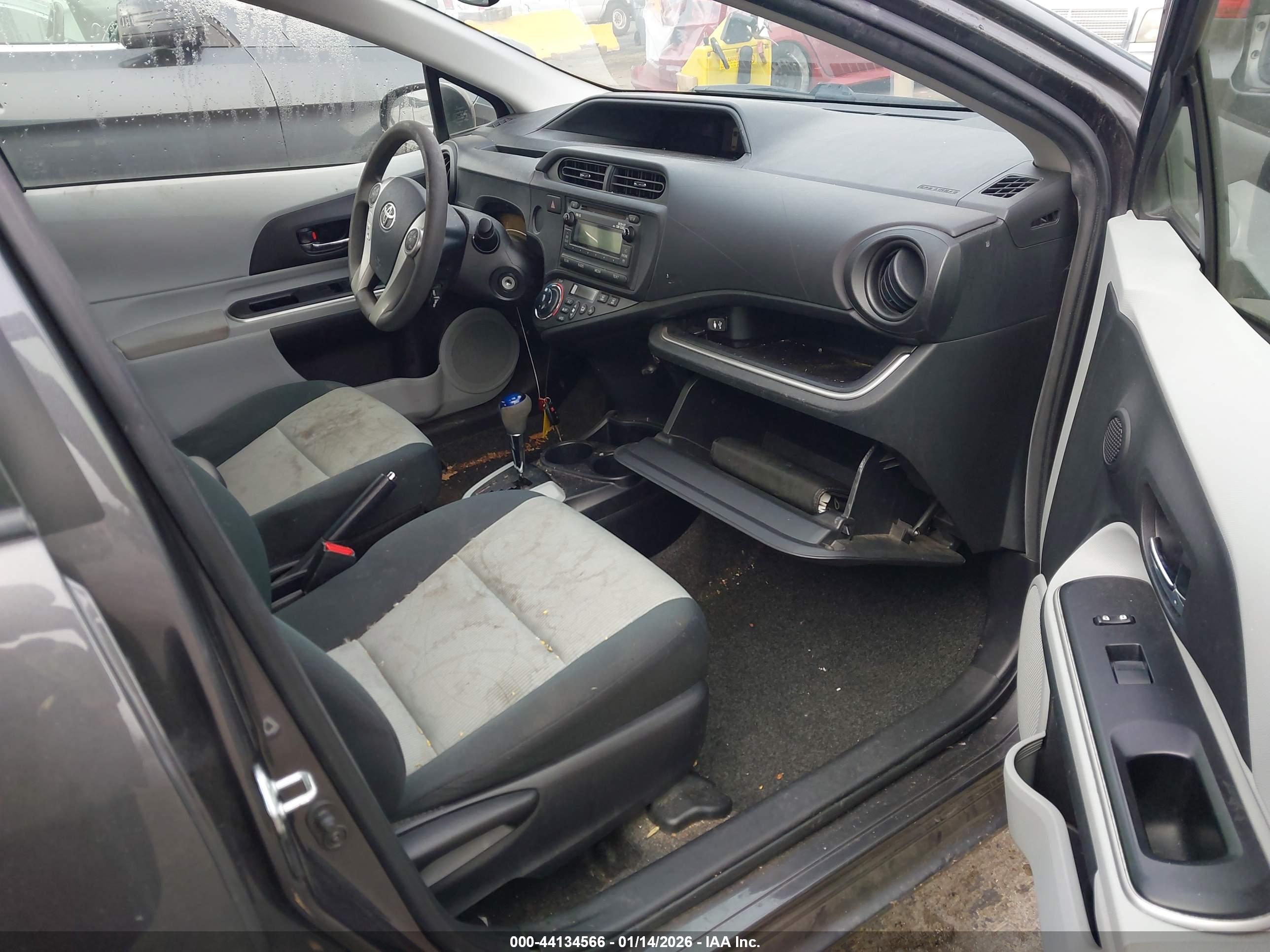 TOYOTA PRIUS image 5