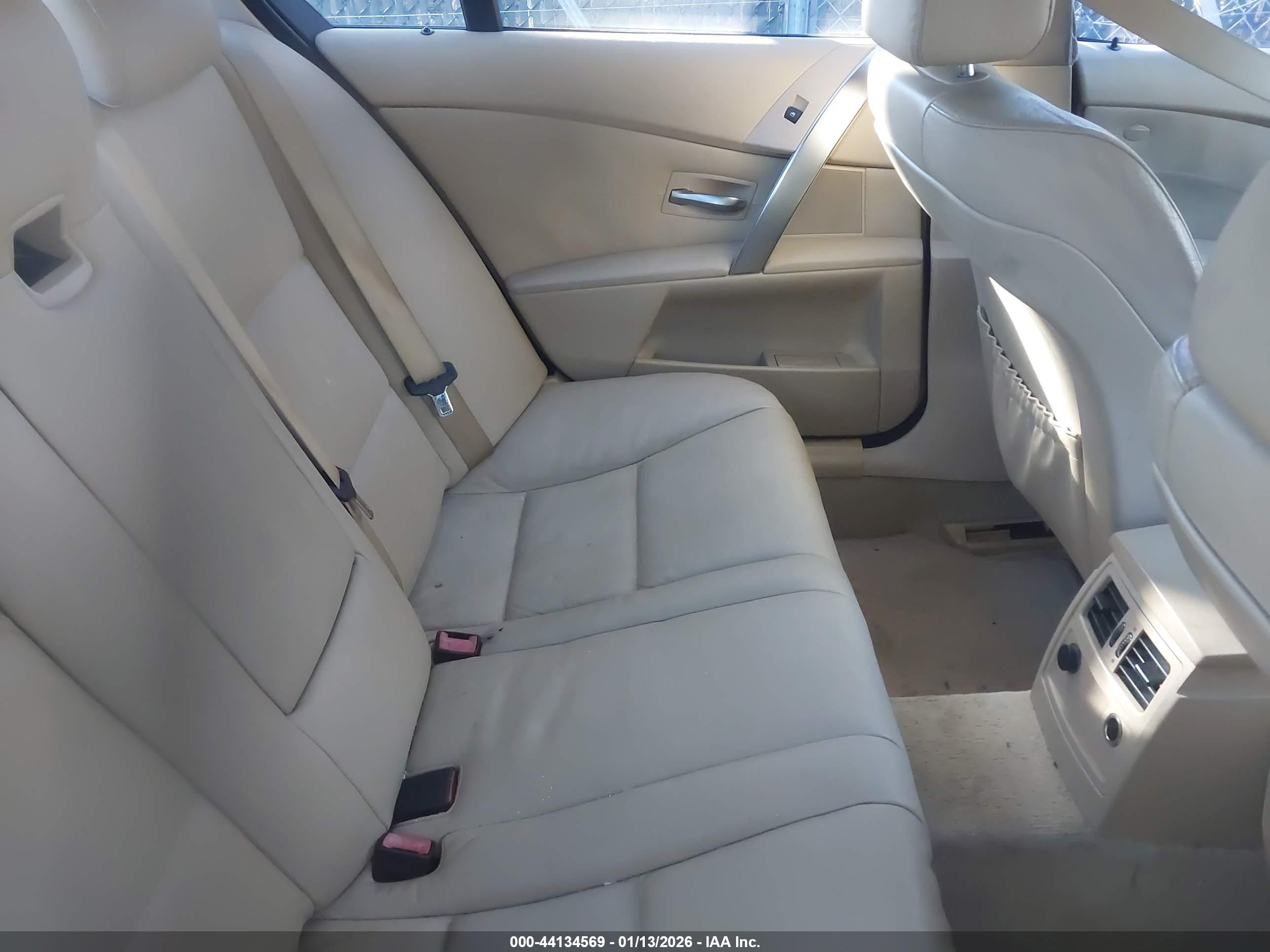 BMW 525I image 8
