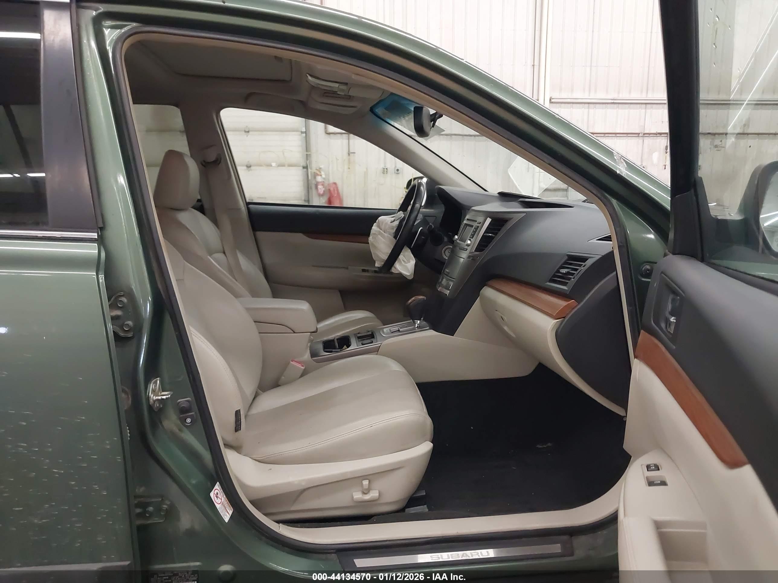 SUBARU OUTBACK image 5