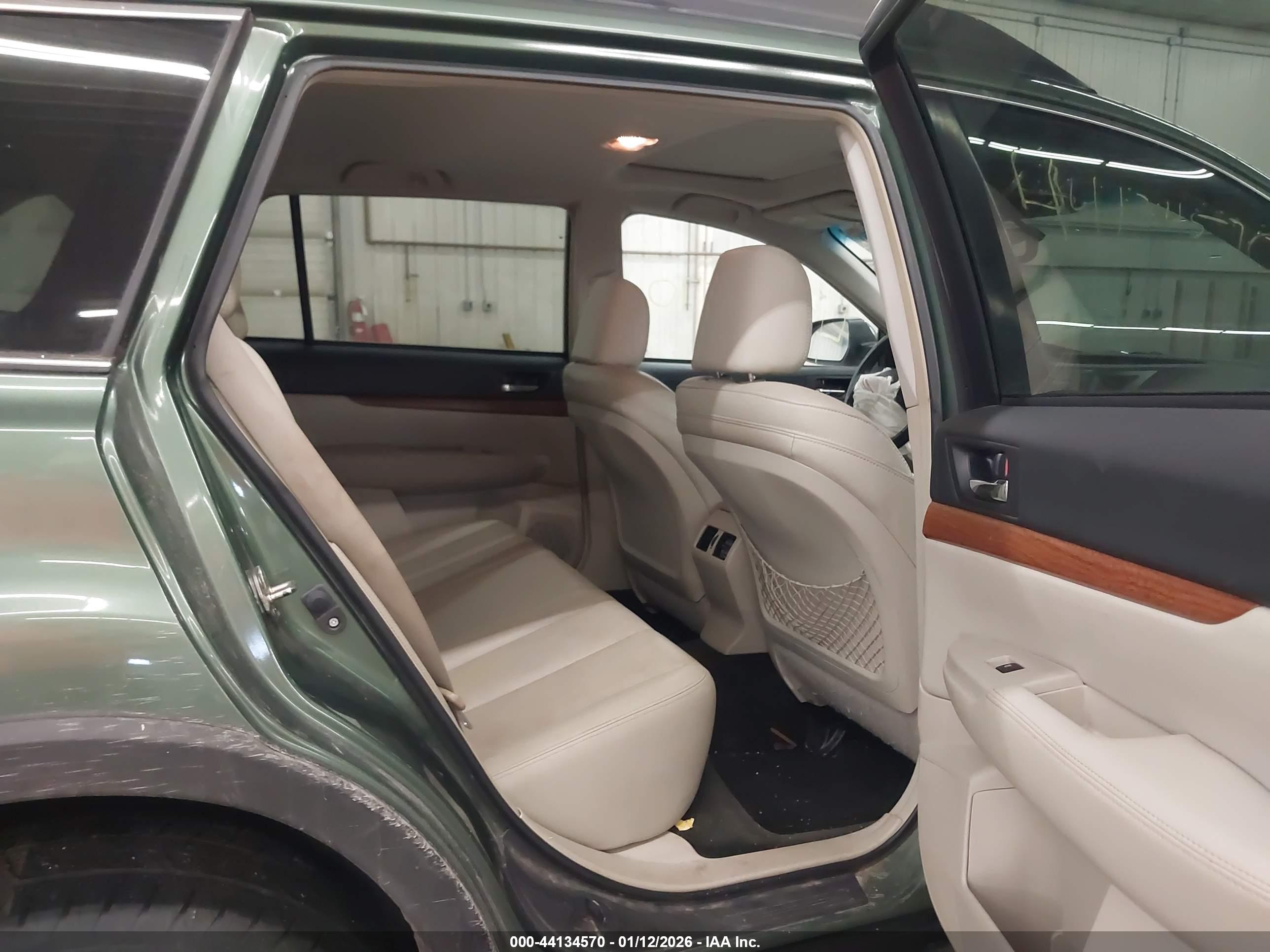 SUBARU OUTBACK image 8