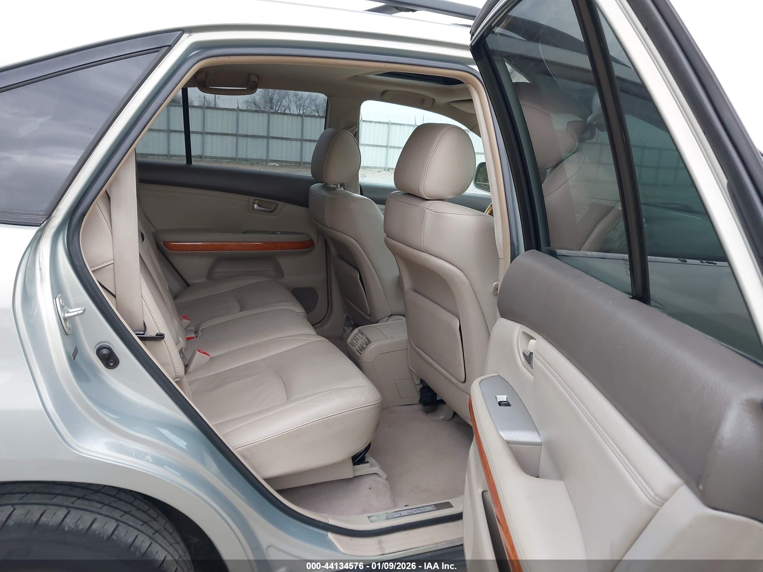 LEXUS RX image 8