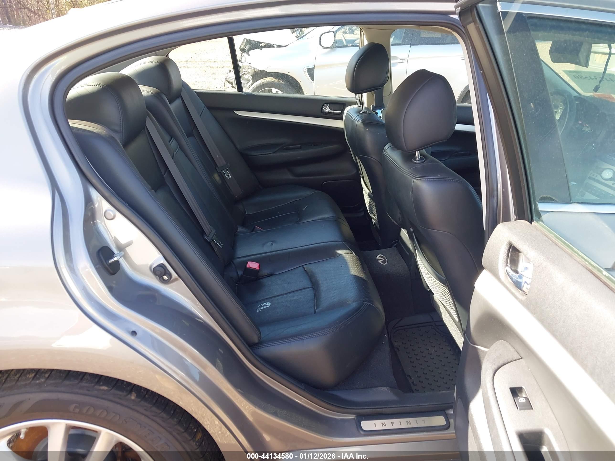 INFINITI G37X image 8