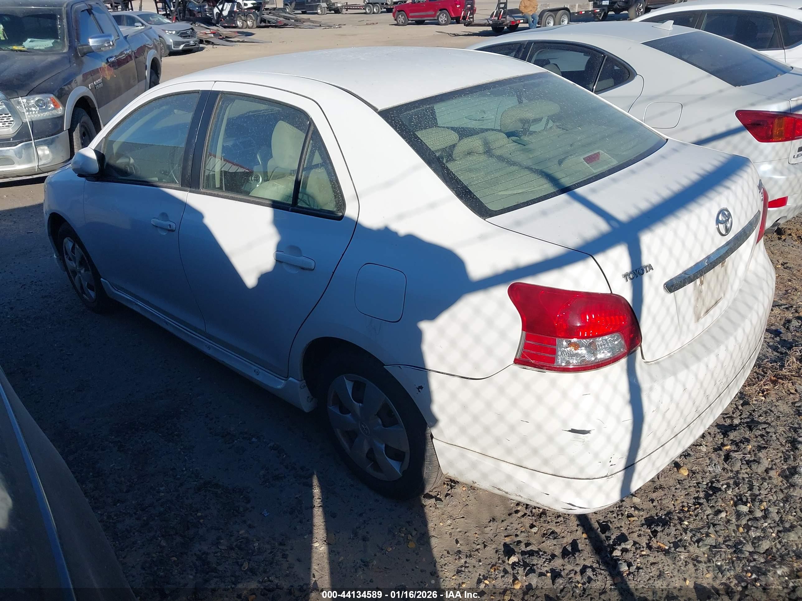 TOYOTA YARIS image 3