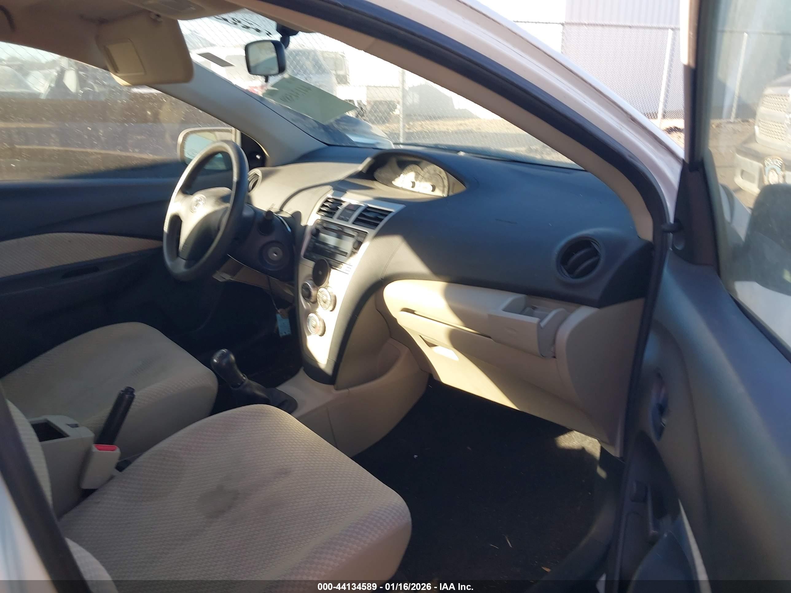 TOYOTA YARIS image 5