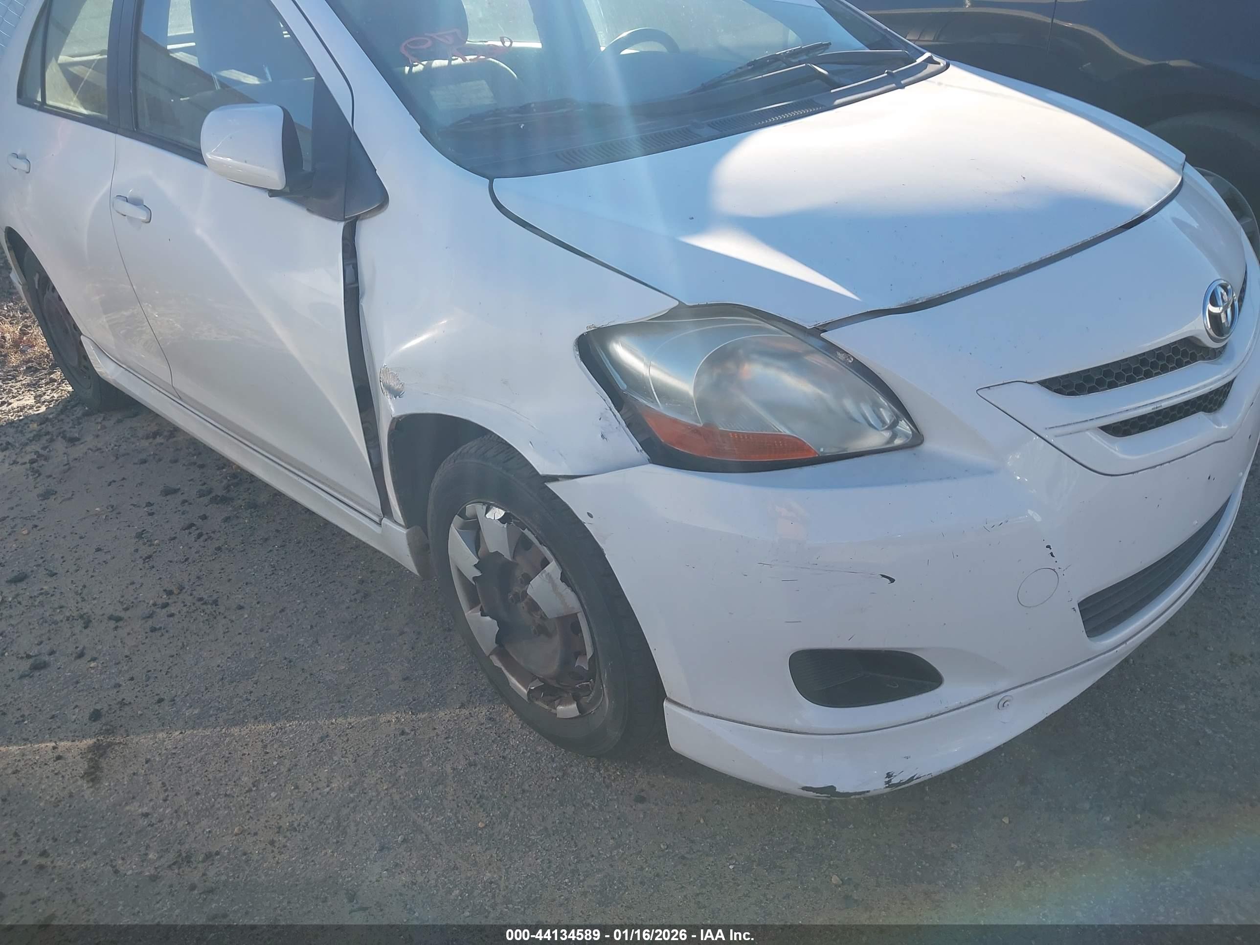 TOYOTA YARIS image 6