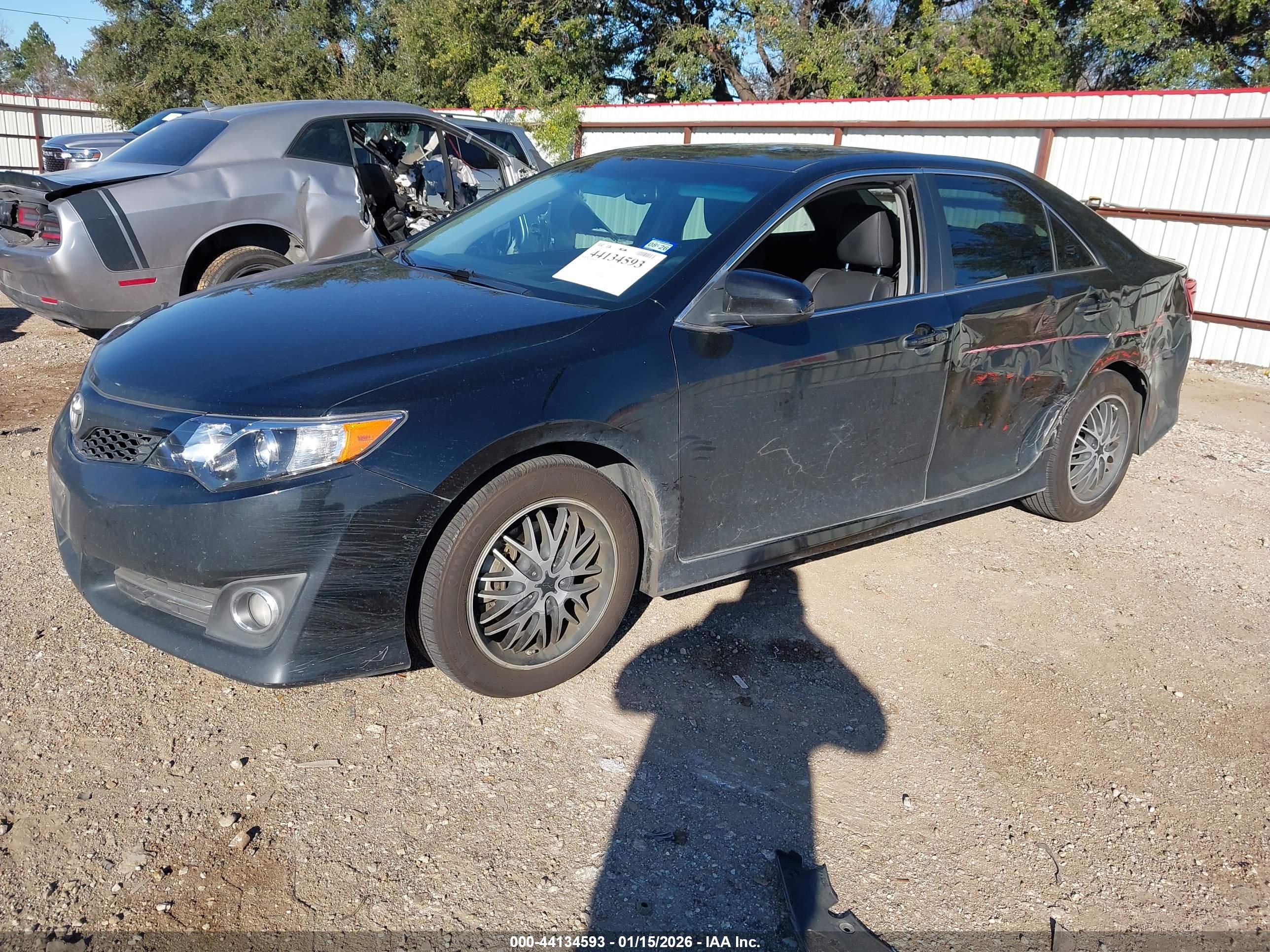 TOYOTA CAMRY image 2
