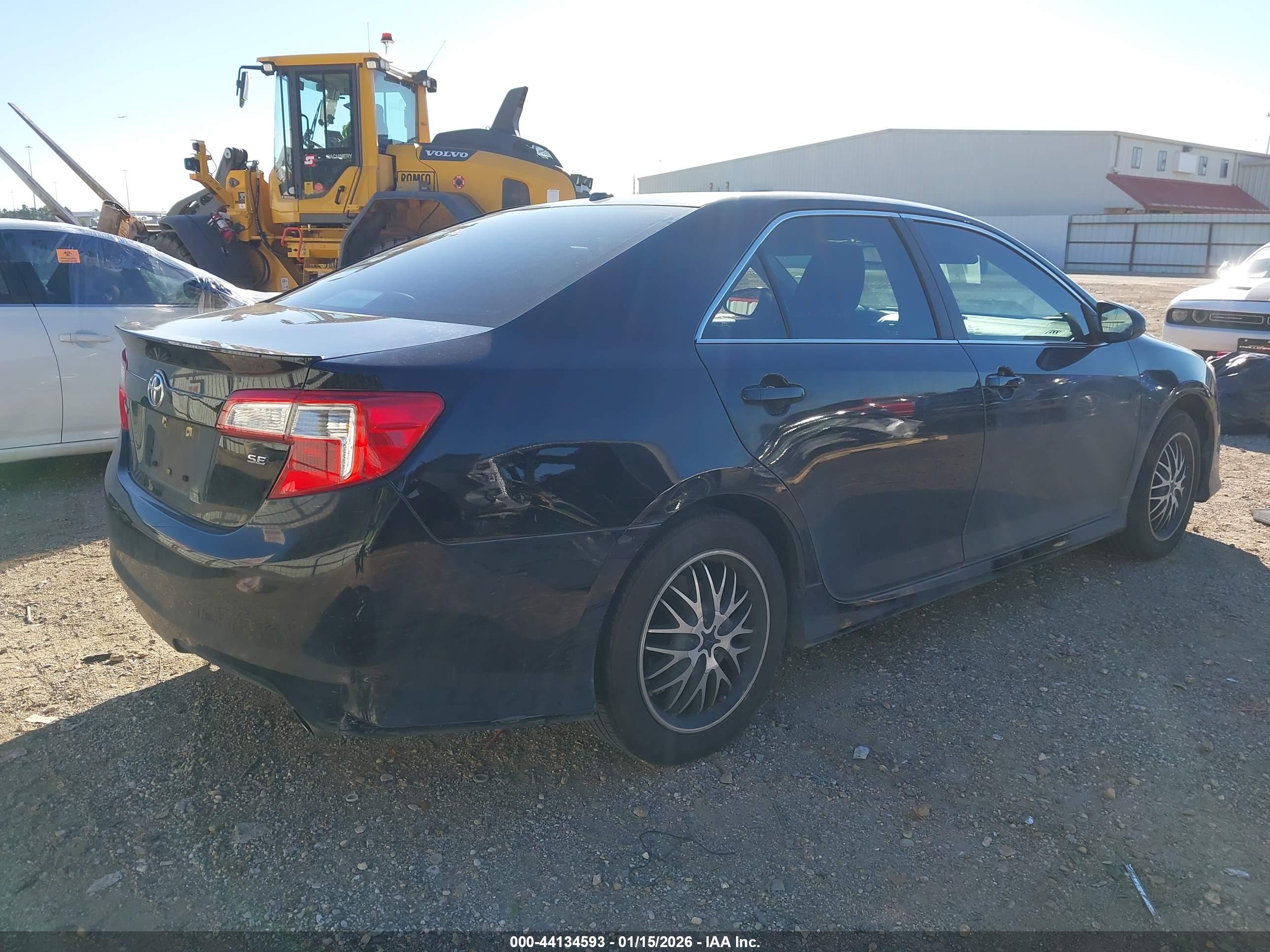 TOYOTA CAMRY image 4