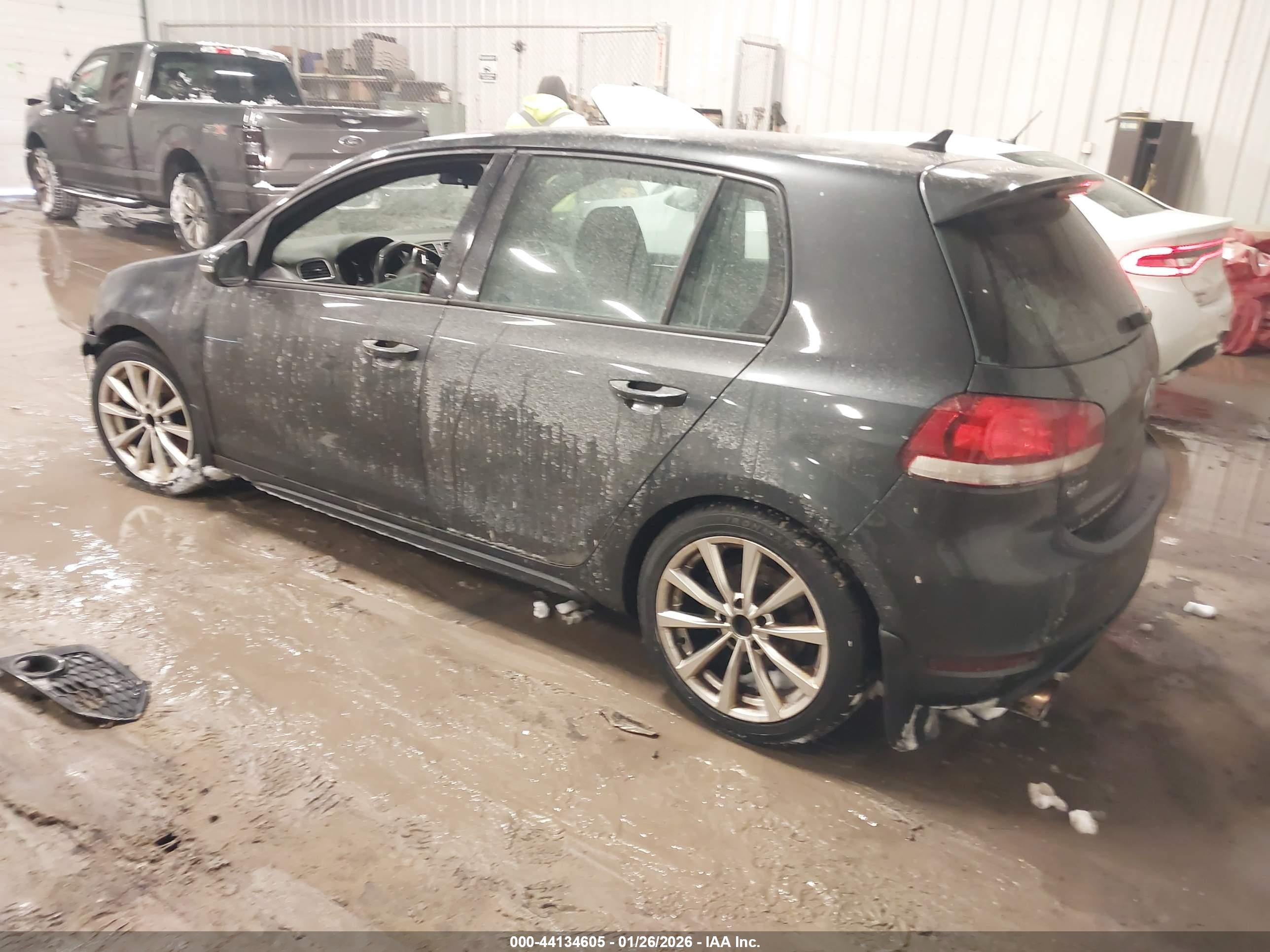 VOLKSWAGEN GTI image 3