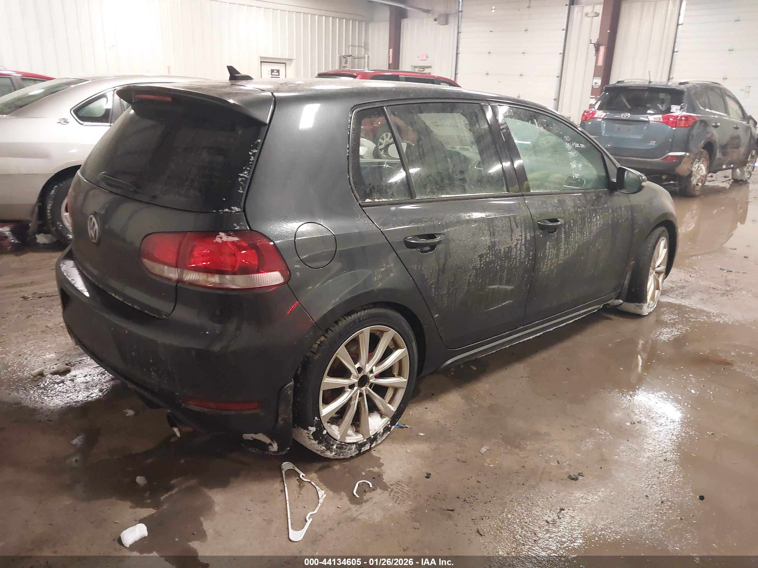 VOLKSWAGEN GTI image 4