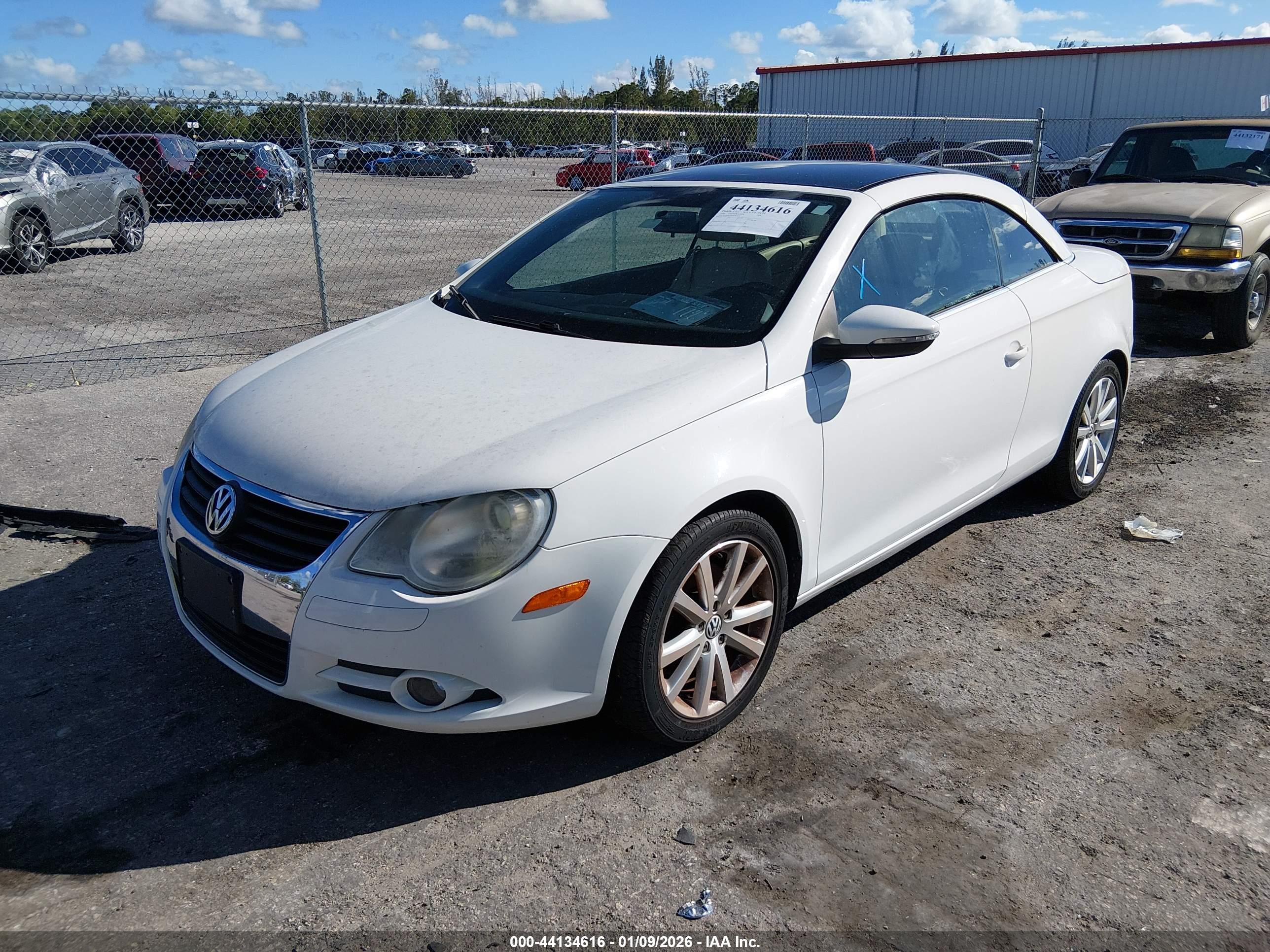 VOLKSWAGEN EOS image 2