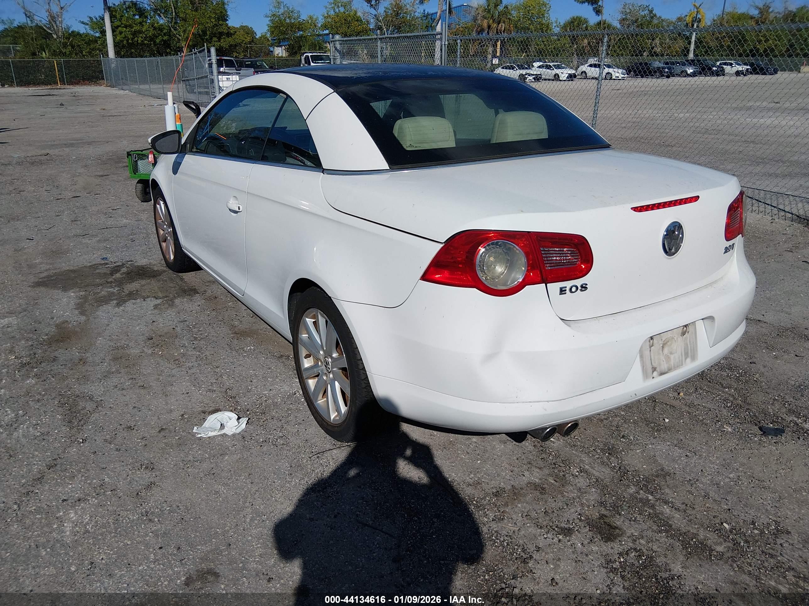 VOLKSWAGEN EOS image 3
